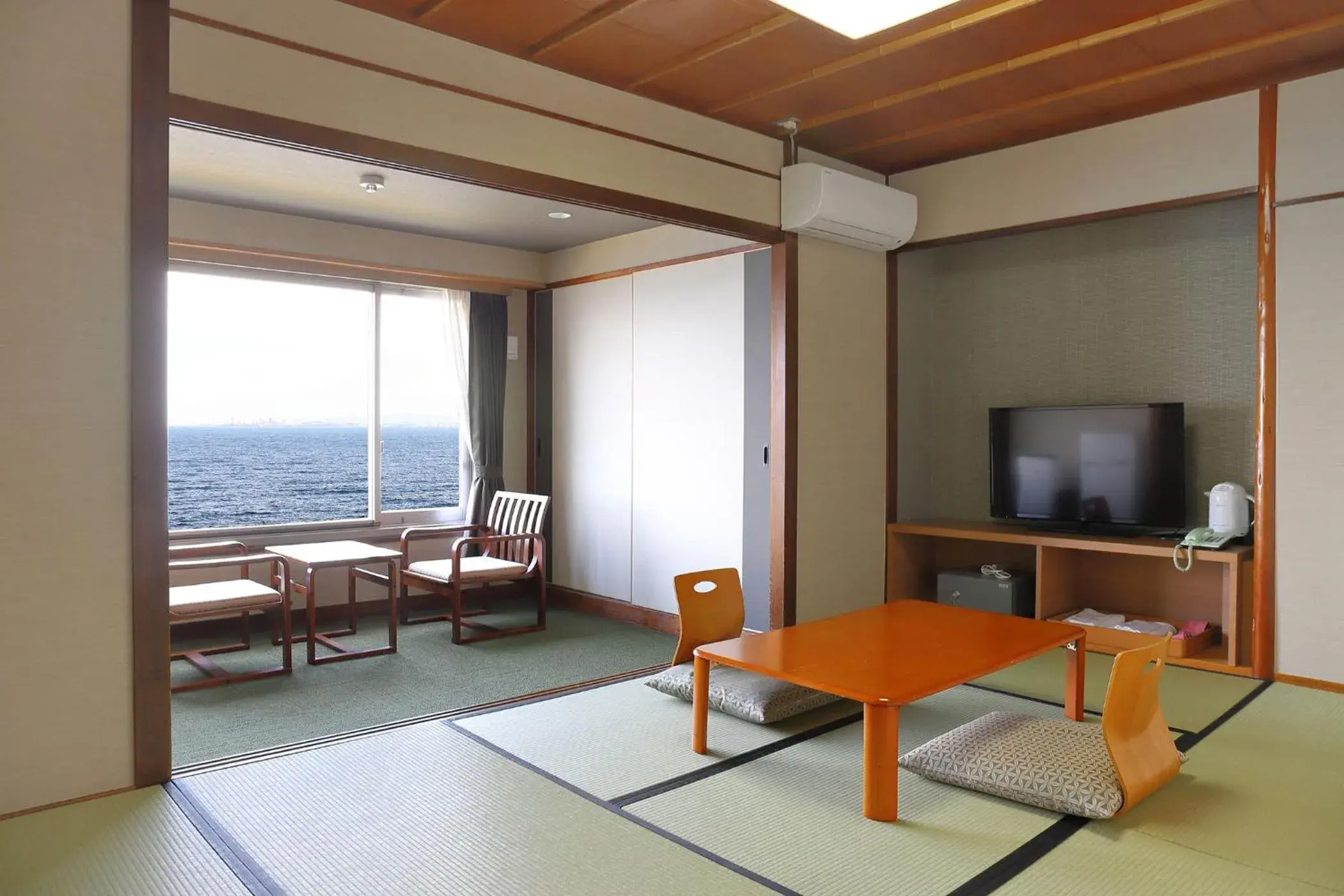 Standard Japanese-Style-Room 12 square yards (Sea Side)(Annex) - single occupancy - Non-Smoking - Shared Bath in Ooedo Onsen Monogatari Beppu Seifu Standard Japanese-Style-Room 12 square yards (Sea Side)(Annex) - single occupancy - Non-Smoking - Shared Bath in Ooedo Onsen Monogatari Beppu Seifu