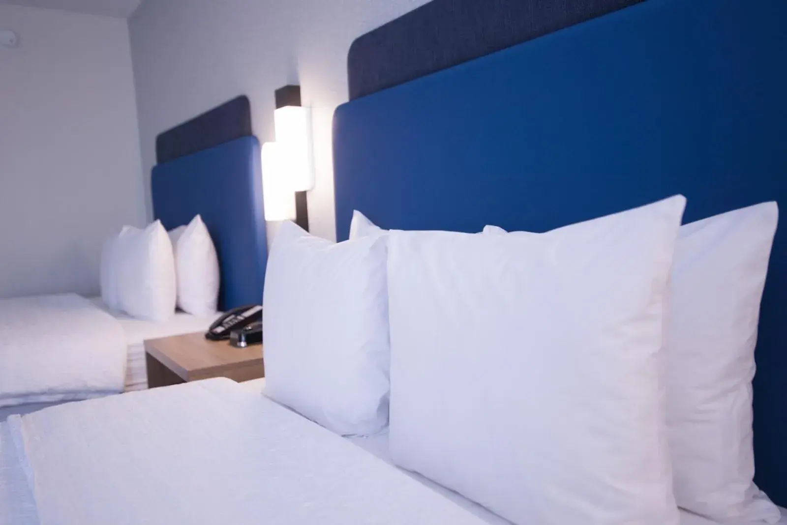 Double Room with Two Double Beds - Non-Smoking in Hampton Inn Chicago-Carol Stream Double Room with Two Double Beds - Non-Smoking in Hampton Inn Chicago-Carol Stream