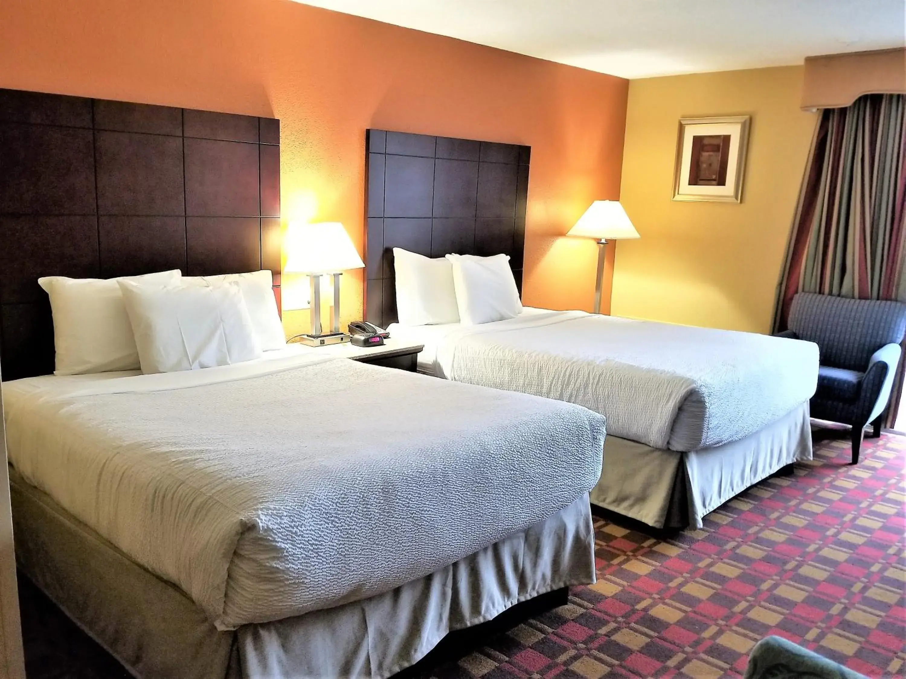 Queen Room with Two Queen Beds - Non-Smoking in Howard Johnson by Wyndham Clifton NJ Queen Room with Two Queen Beds - Non-Smoking in Howard Johnson by Wyndham Clifton NJ
