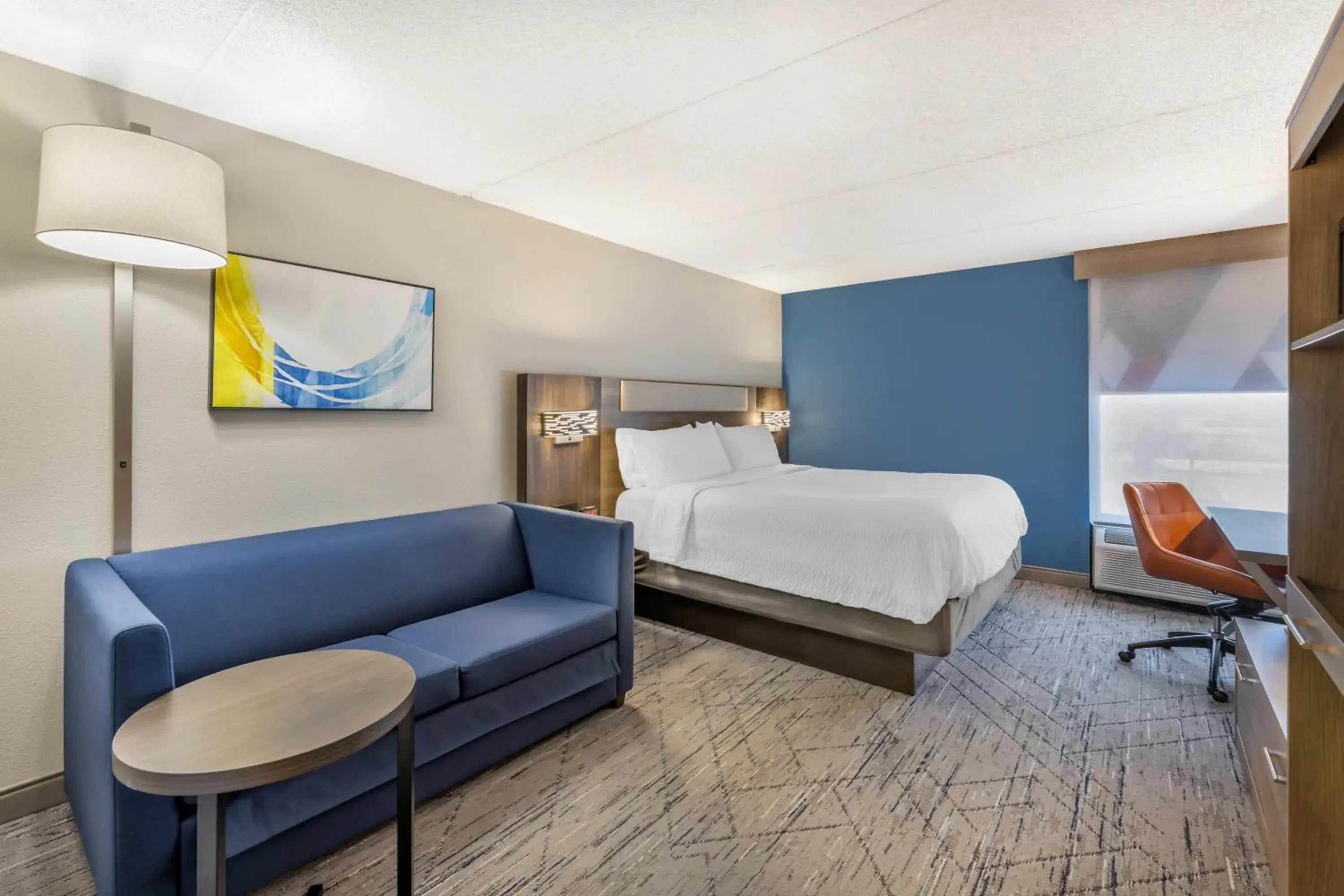 Standard King Room with Sofa Bed in Holiday Inn Express Crestwood by IHG Standard King Room with Sofa Bed in Holiday Inn Express Crestwood by IHG