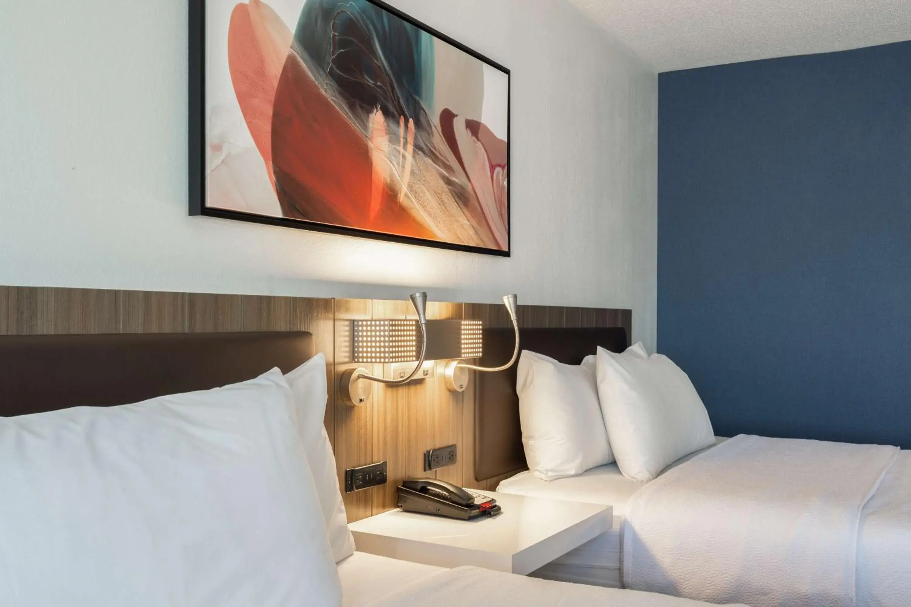 Queen Room with Two Queen Beds in Hilton Garden Inn Oakbrook Terrace Queen Room with Two Queen Beds in Hilton Garden Inn Oakbrook Terrace