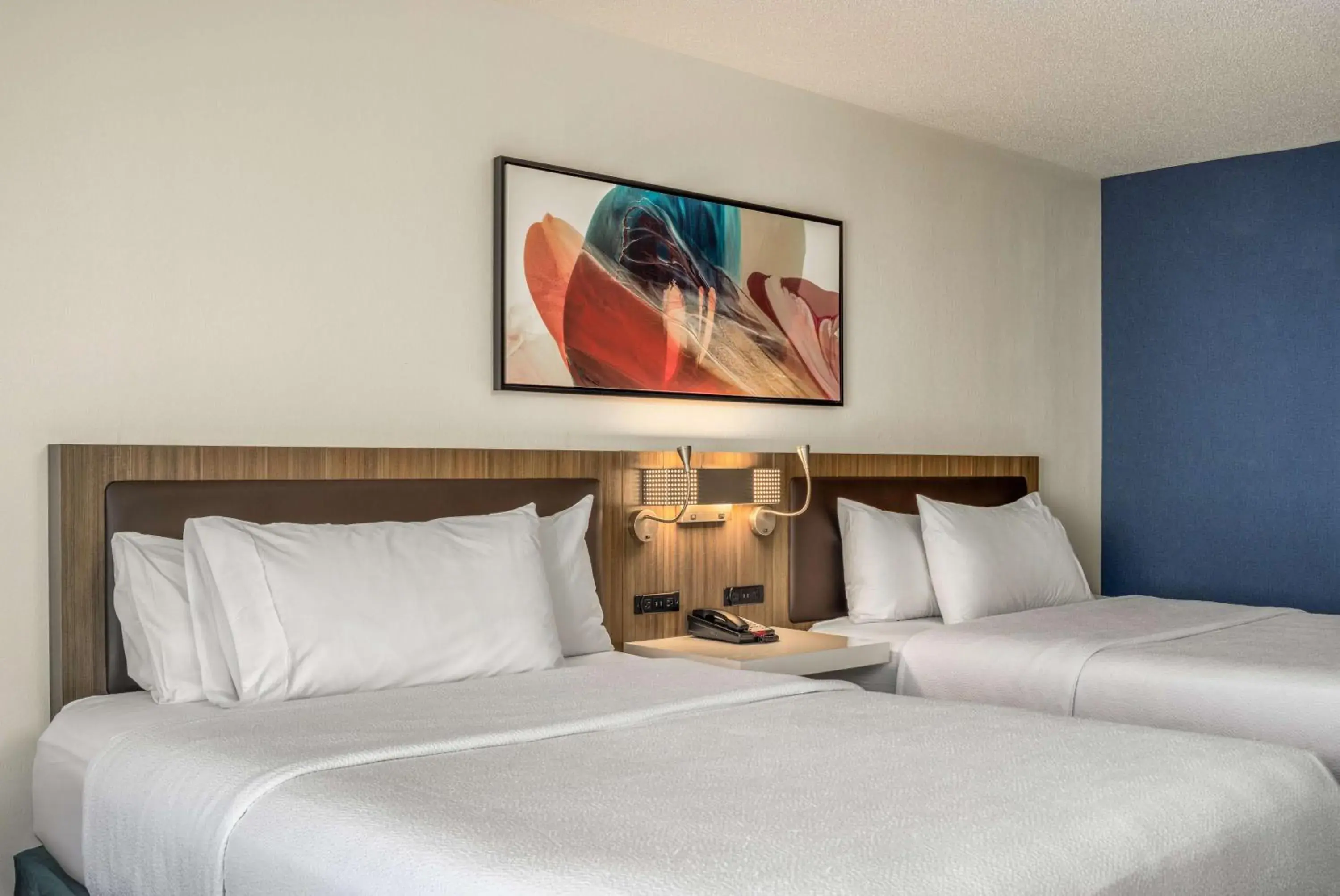 Deluxe Queen Room in Hilton Garden Inn Oakbrook Terrace Deluxe Queen Room in Hilton Garden Inn Oakbrook Terrace