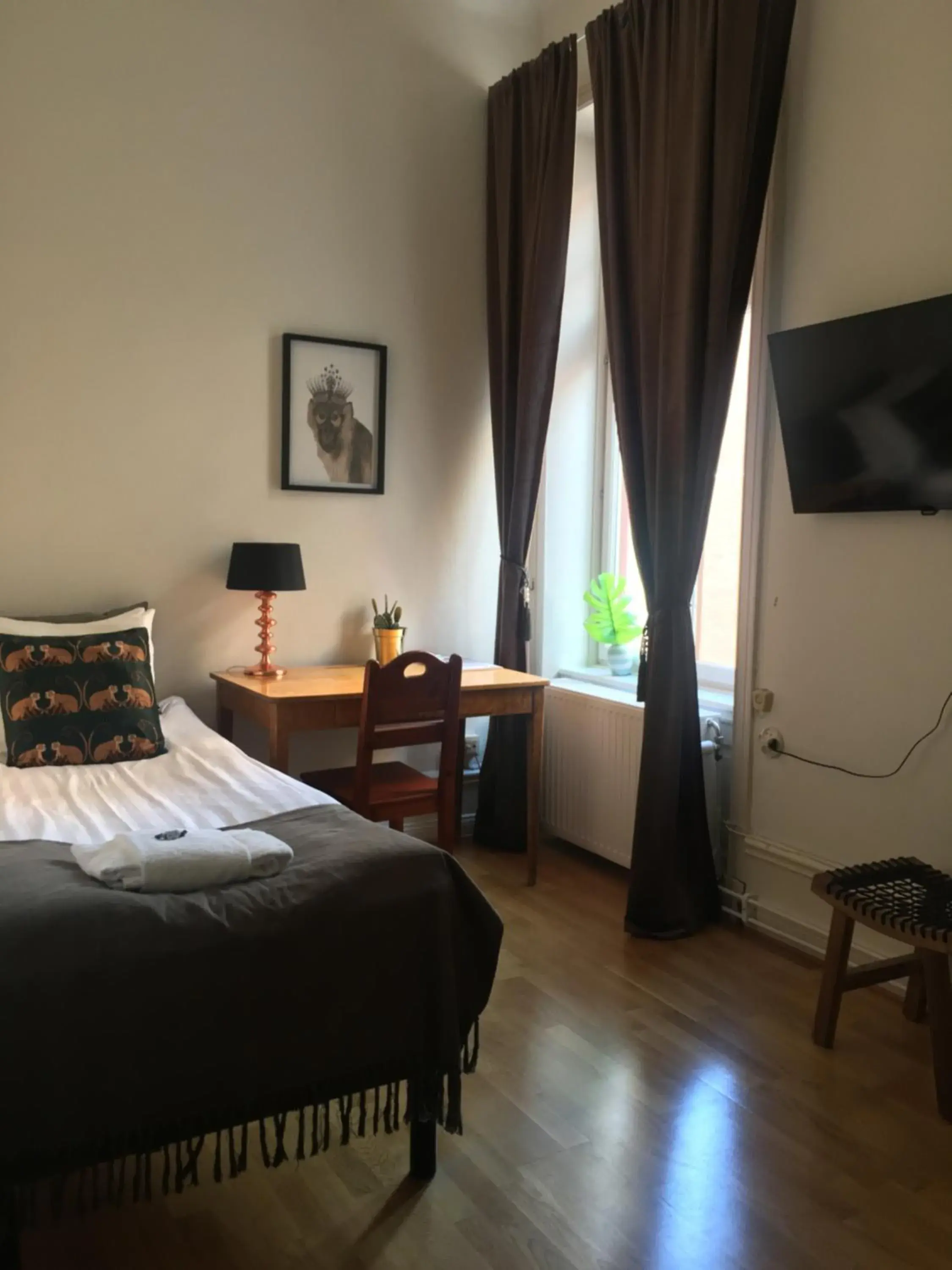 Budget Single Room with Shared Bathroom in Morris Hotel Budget Single Room with Shared Bathroom in Morris Hotel