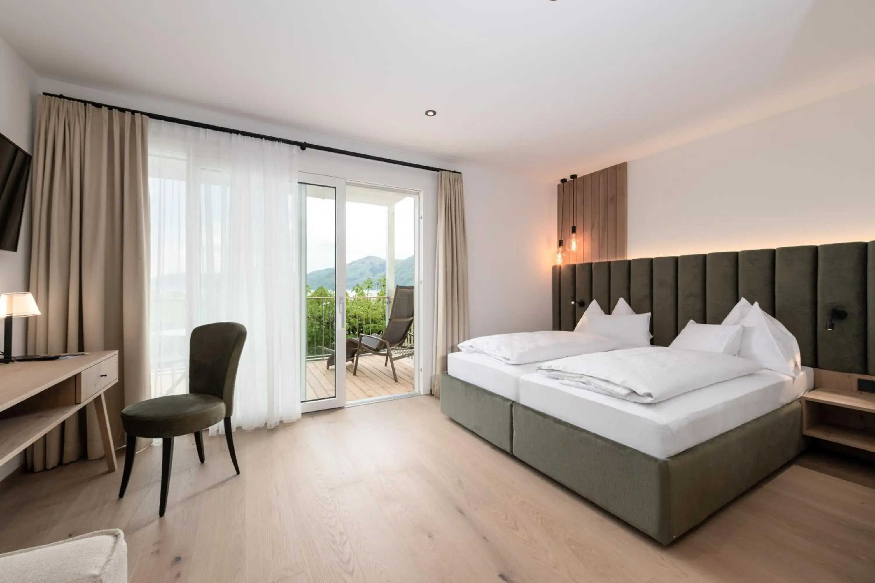 New Double Room with Balcony and Lake View - single occupancy in Hotel Stadler am Attersee New Double Room with Balcony and Lake View - single occupancy in Hotel Stadler am Attersee