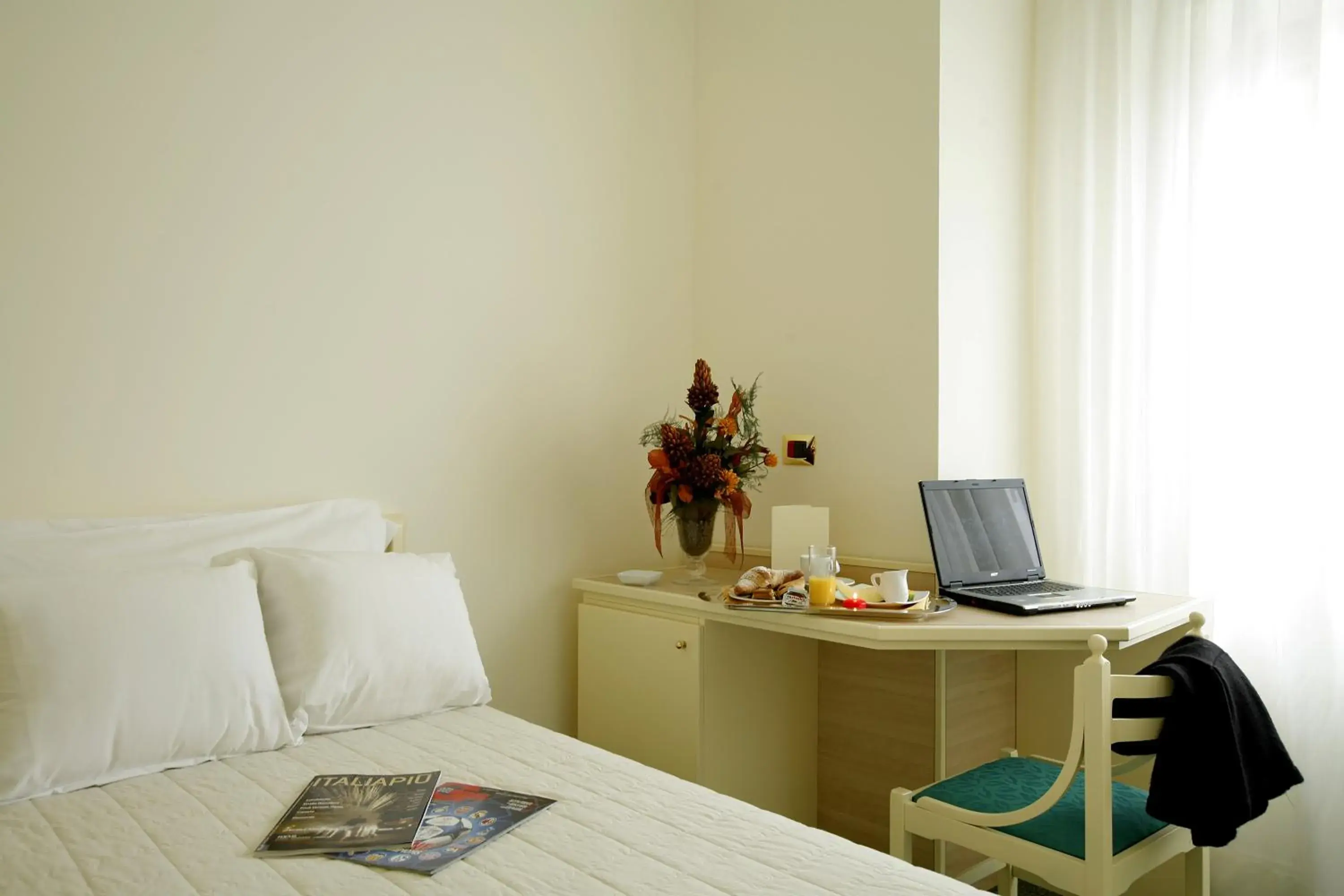 Economy Single Room in Hotel Bassetto Economy Single Room in Hotel Bassetto