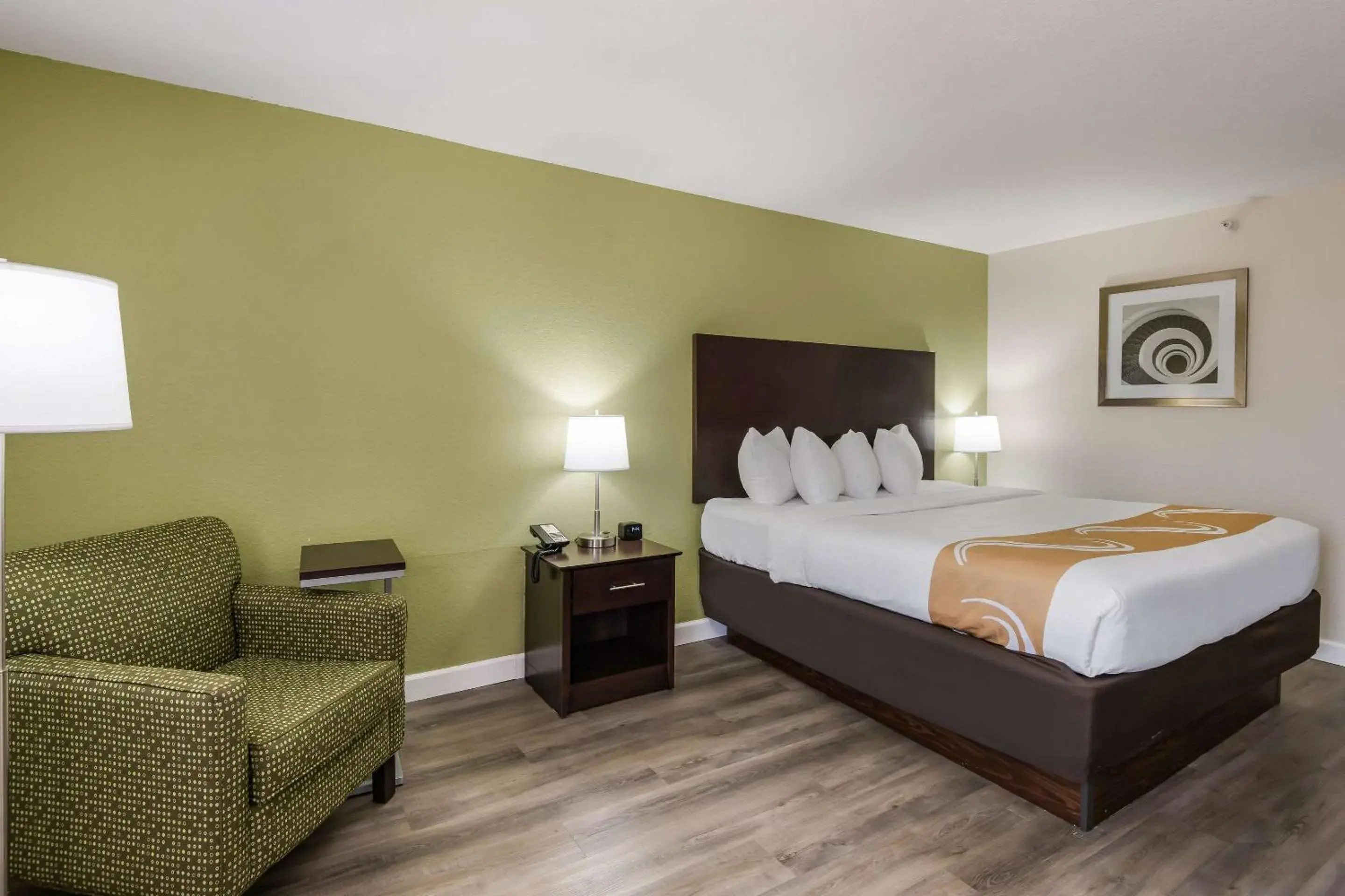 Standard King Room - Non-Smoking in Quality Inn & Suites Quincy - Downtown Standard King Room - Non-Smoking in Quality Inn & Suites Quincy - Downtown