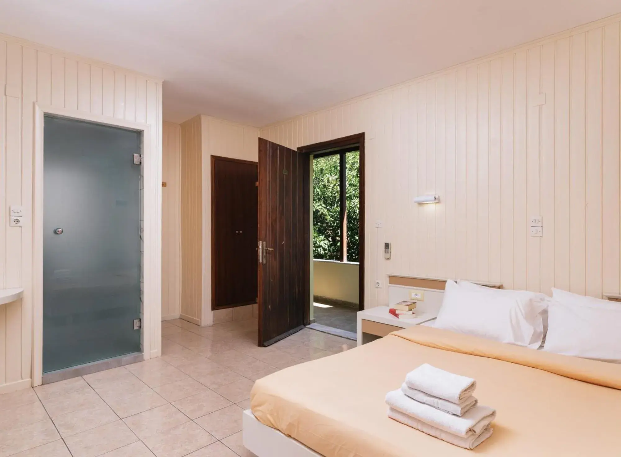 Economy Twin Room in Idi Hotel Economy Twin Room in Idi Hotel