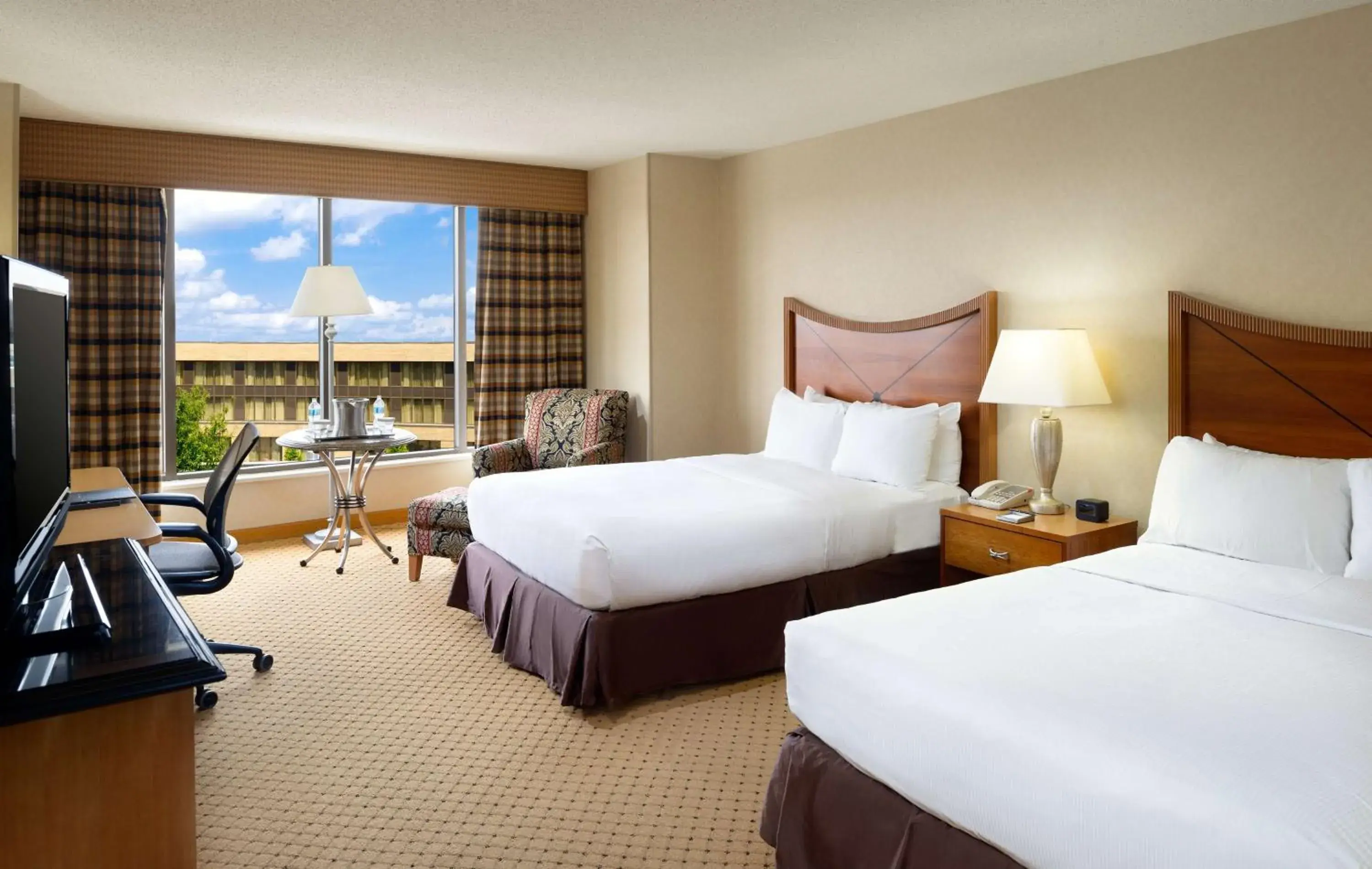 Double Room with Two Double Beds and Roll-in Shower - Mobility Access in Hilton Washington Dulles Airport Double Room with Two Double Beds and Roll-in Shower - Mobility Access in Hilton Washington Dulles Airport
