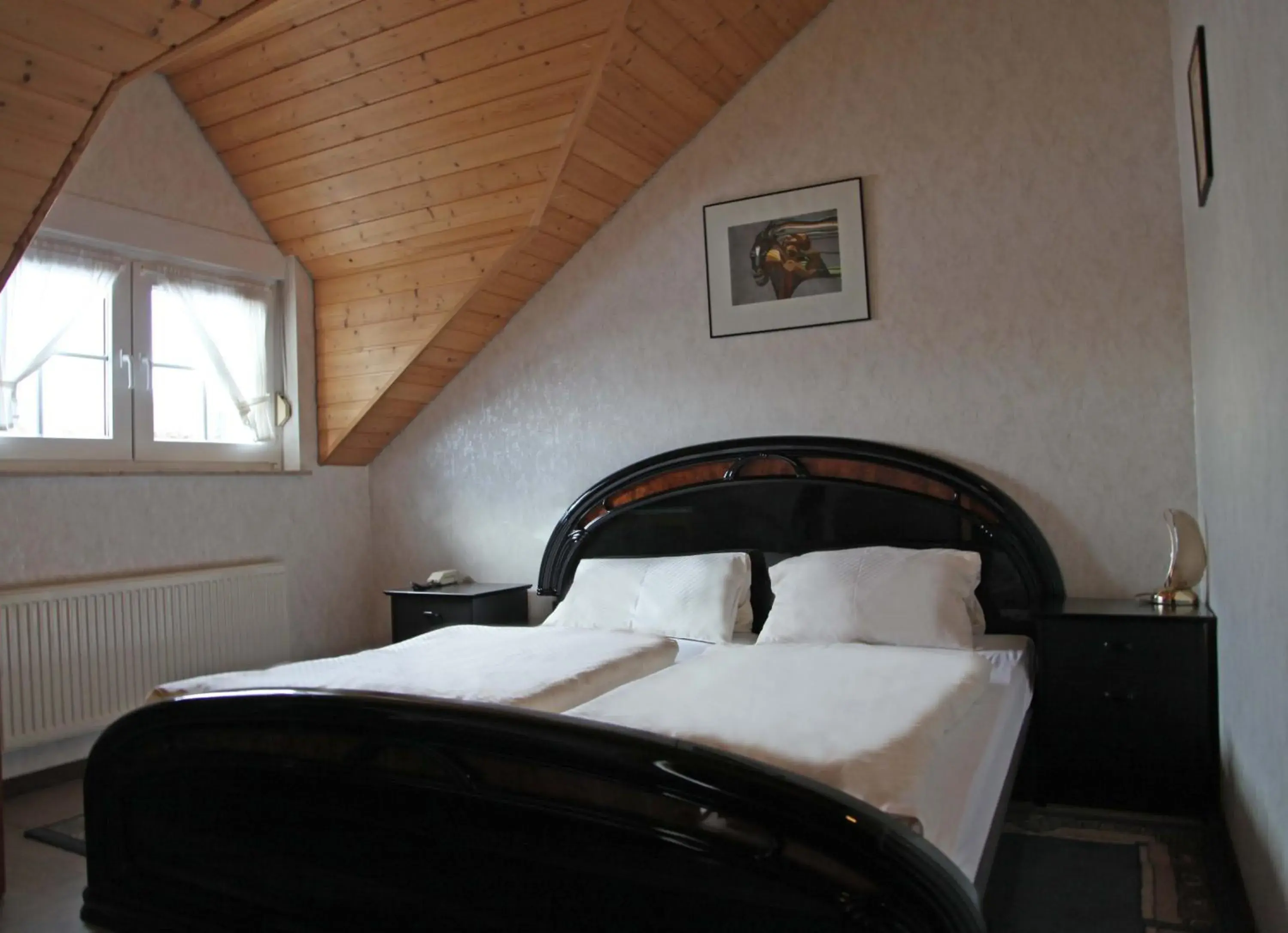Double or Twin Room with Bathroom - single occupancy in Hotel Landhaus Köln Double or Twin Room with Bathroom - single occupancy in Hotel Landhaus Köln
