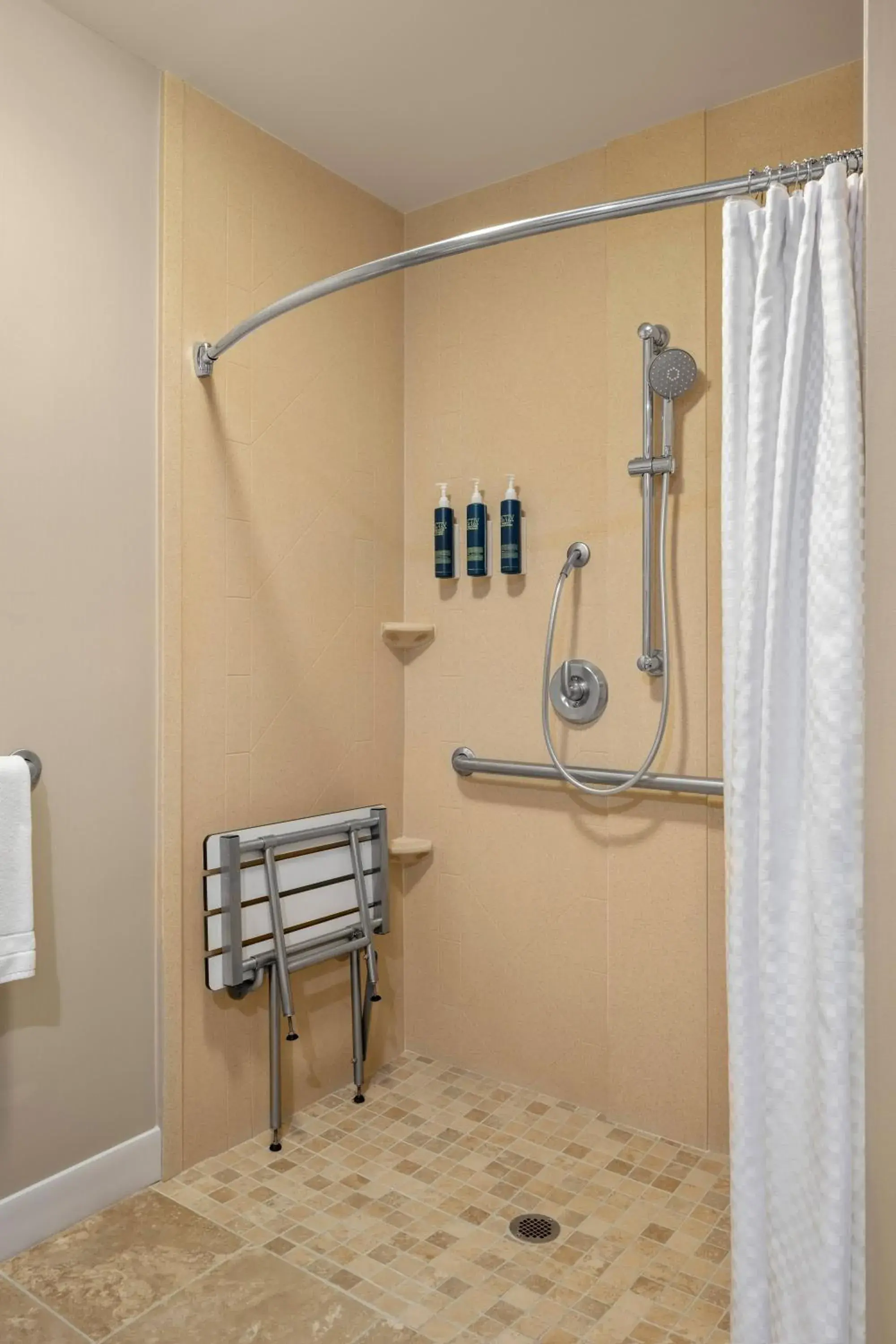 Traditional Queen Room with Transfer Shower - Mobility and Hearing Accessible in Four Points by Sheraton Chicago Westchester/Oak Brook Traditional Queen Room with Transfer Shower - Mobility and Hearing Accessible in Four Points by Sheraton Chicago Westchester/Oak Brook