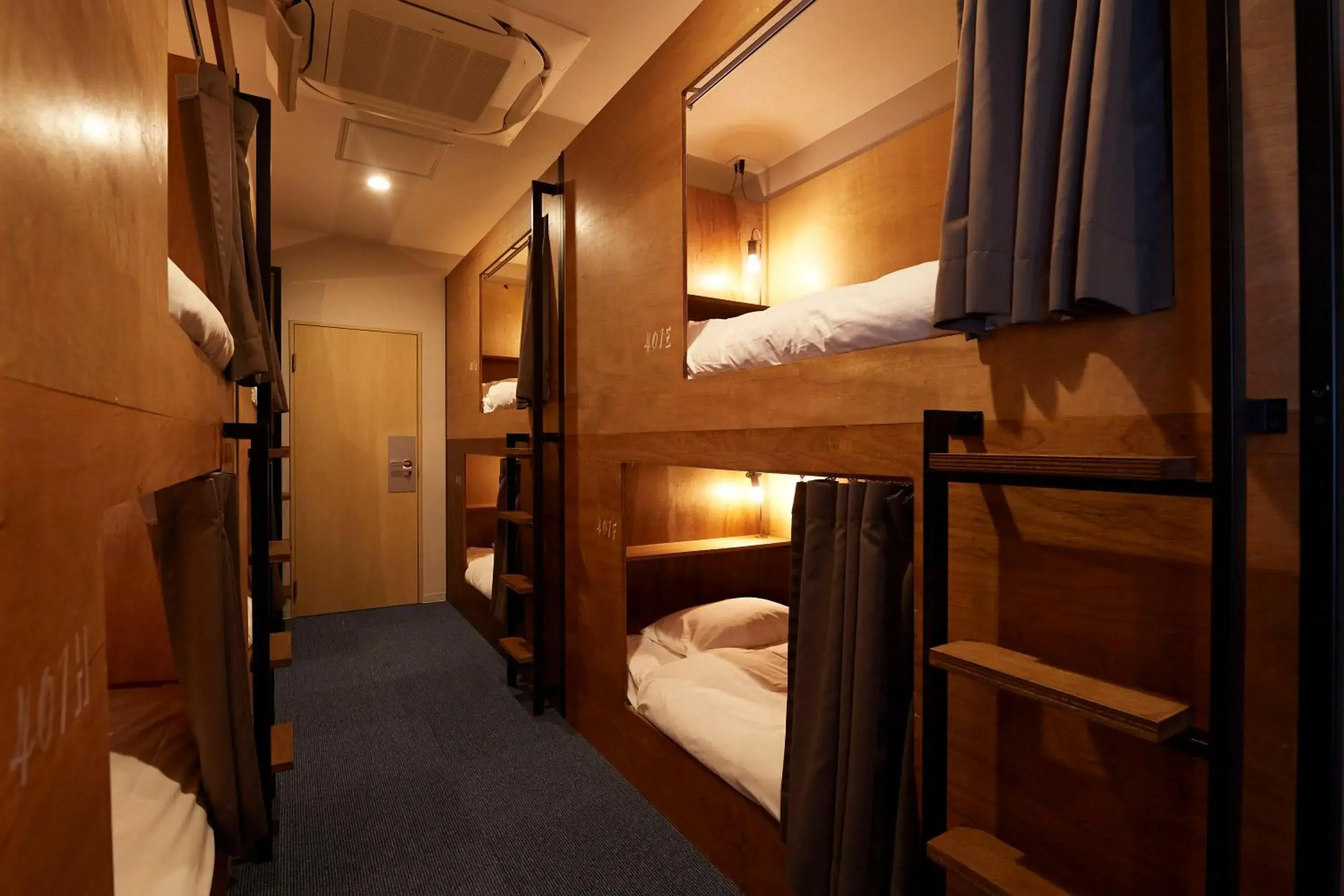 Mixed Dormitory Room with 8 Beds in Turn Table Mixed Dormitory Room with 8 Beds in Turn Table