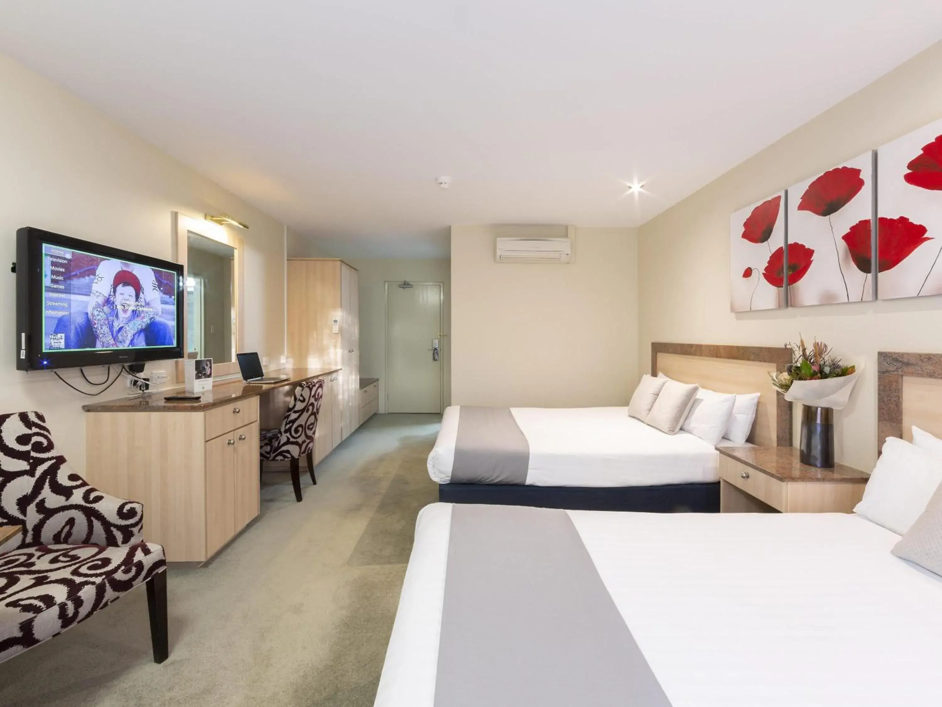 Superior Queen Room in ibis Styles Canberra Superior Queen Room in ibis Styles Canberra