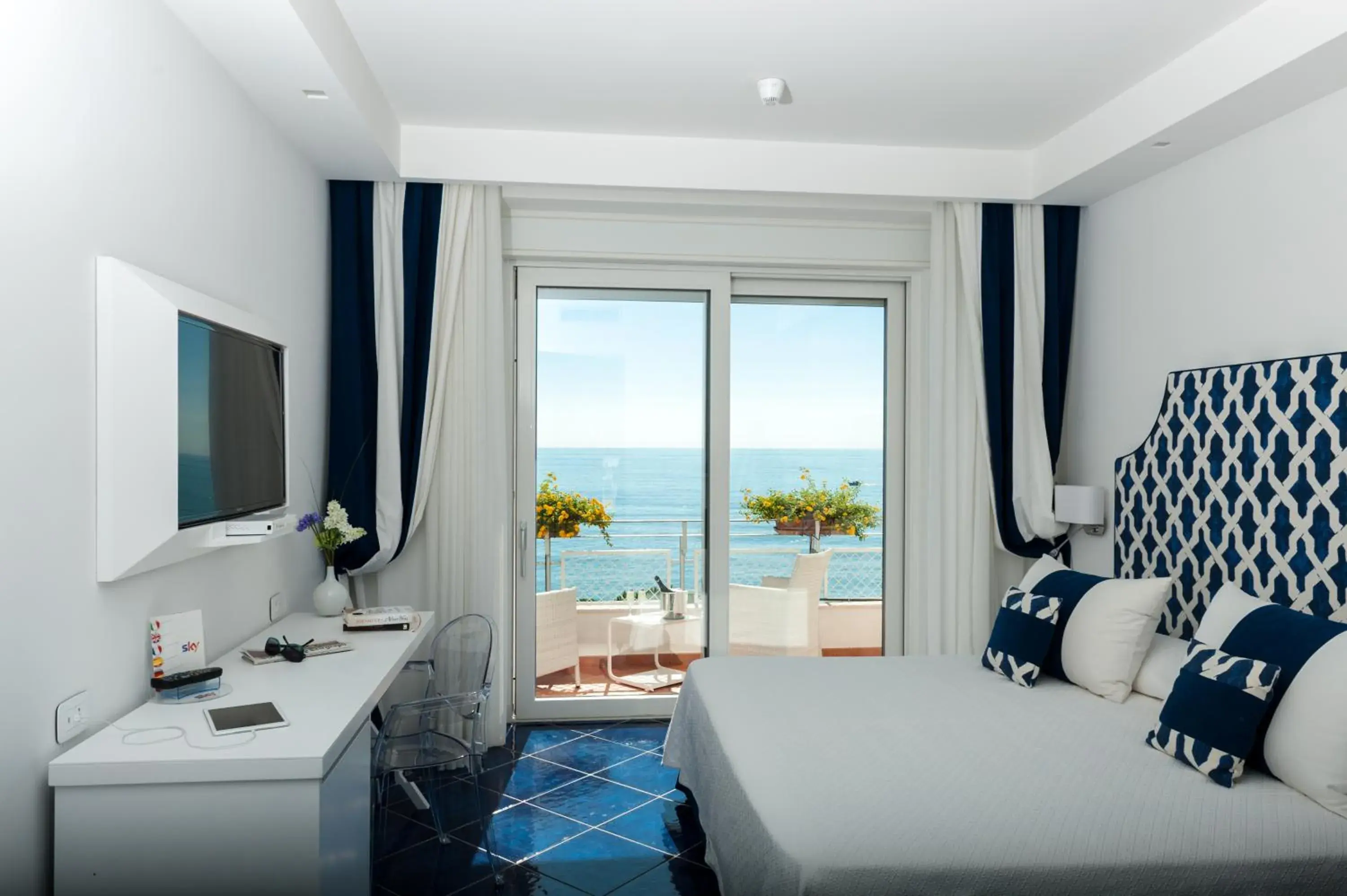 Deluxe Triple Room with Sea View in Hotel Panorama Deluxe Triple Room with Sea View in Hotel Panorama