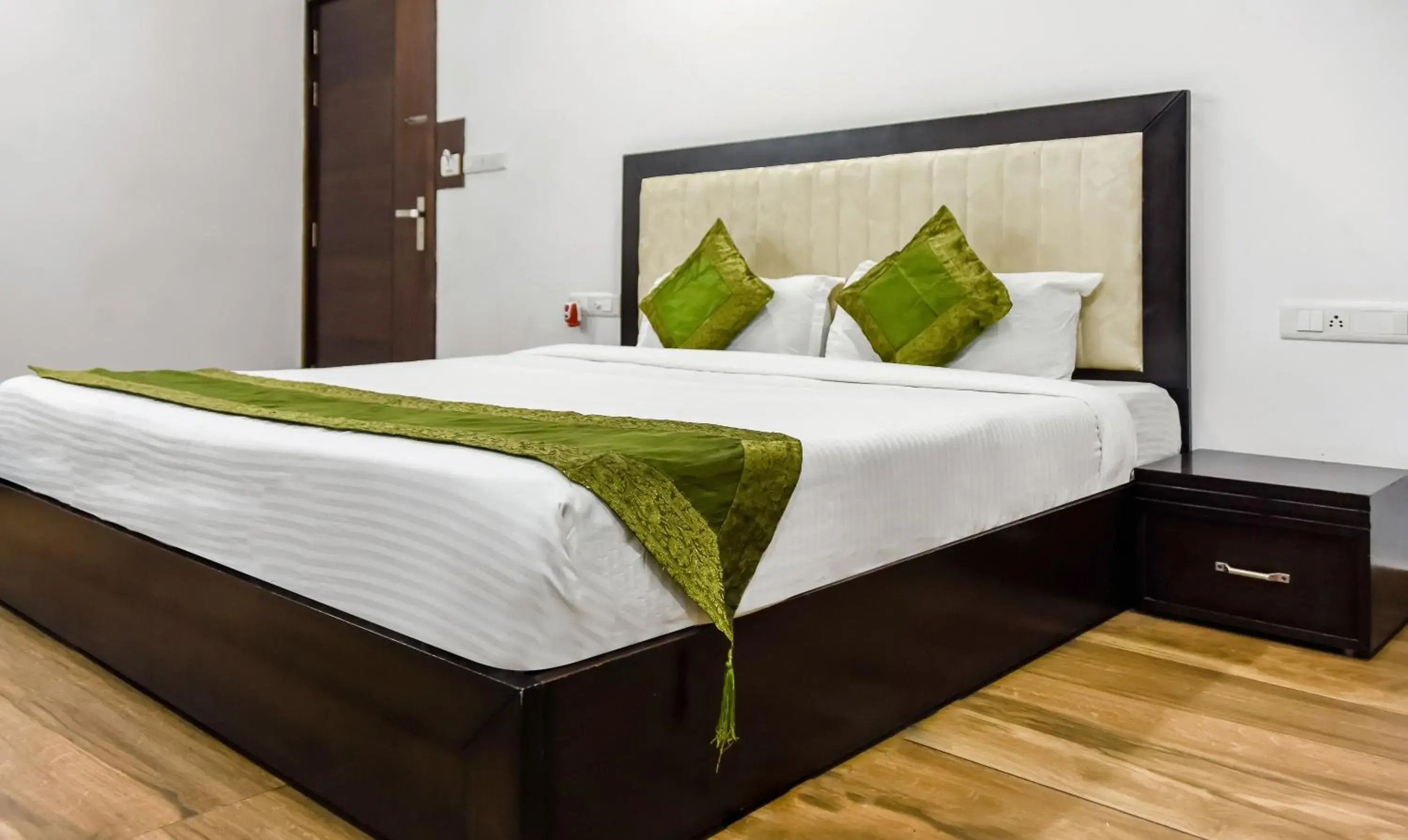 Deluxe Double Room - single occupancy in Treebo Red Petal Jalandhar Deluxe Double Room - single occupancy in Treebo Red Petal Jalandhar