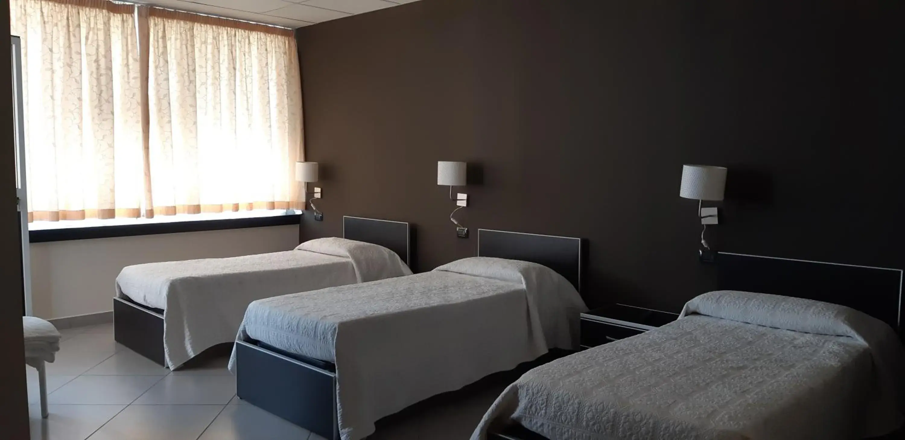 Standard Triple Room in Hotel Saturday Standard Triple Room in Hotel Saturday