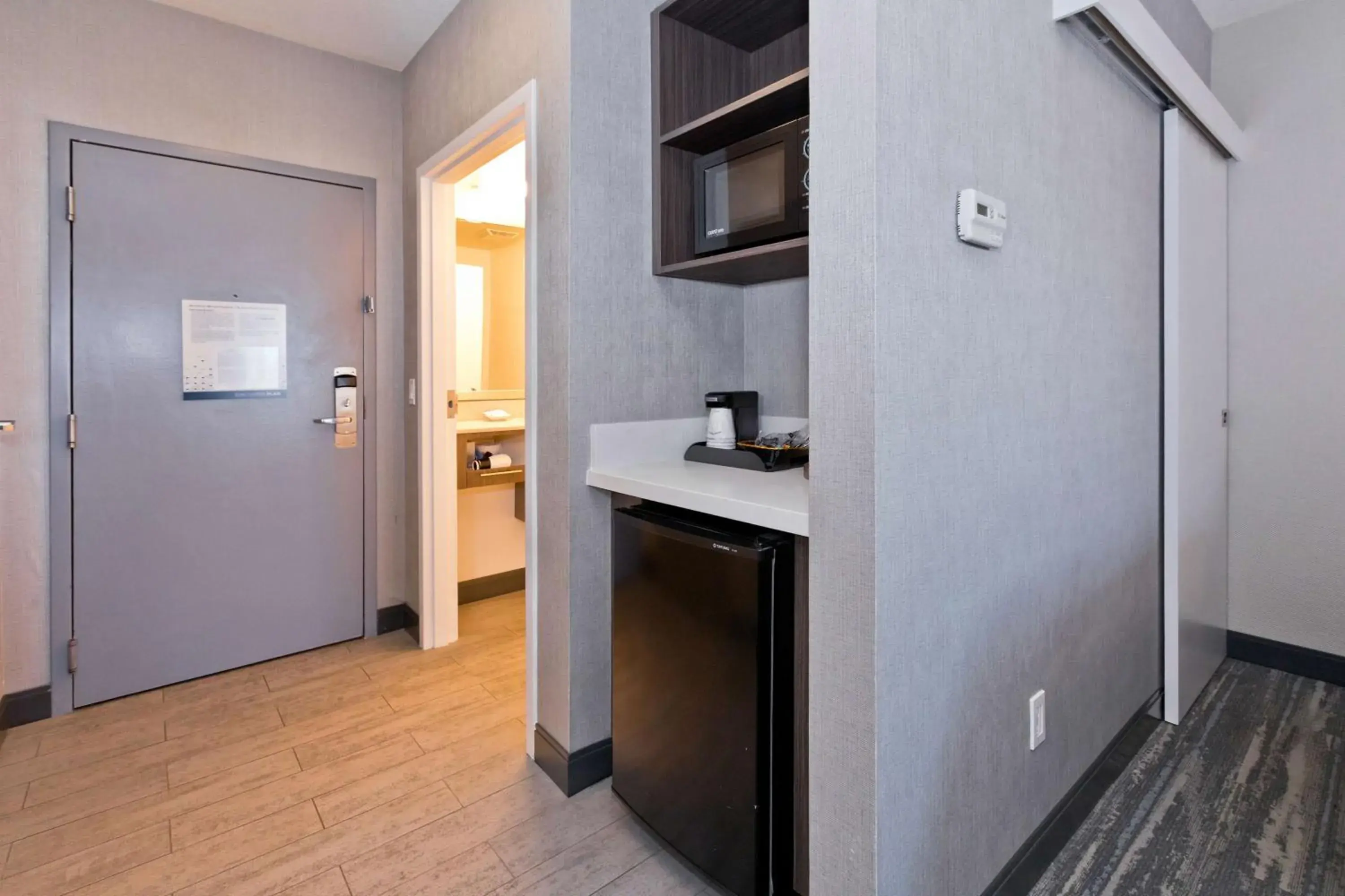 King Room with King Bed - Non-Smoking in Hampton Inn & Suites Palm Desert King Room with King Bed - Non-Smoking in Hampton Inn & Suites Palm Desert