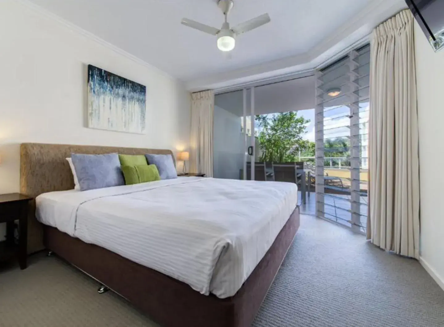 Deluxe Two-Bedroom Apartment with Pool View in Seachange Coolum Beach Deluxe Two-Bedroom Apartment with Pool View in Seachange Coolum Beach