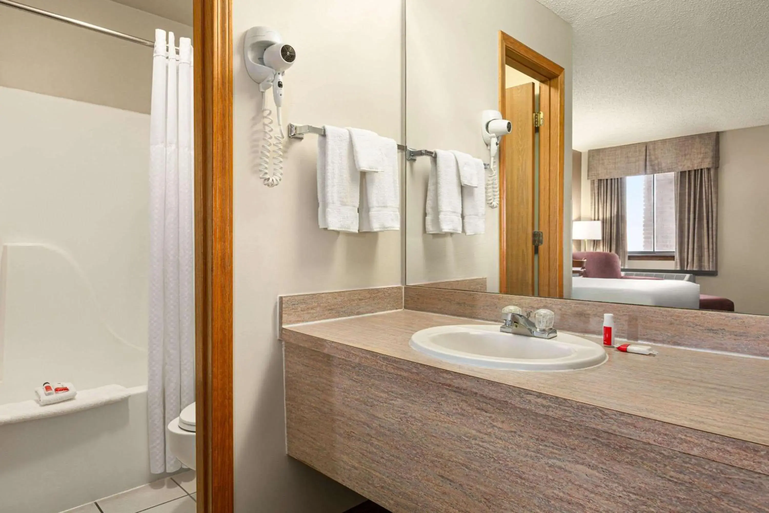 Double Room - Non-Smoking in Travelodge by Wyndham Wellington Double Room - Non-Smoking in Travelodge by Wyndham Wellington