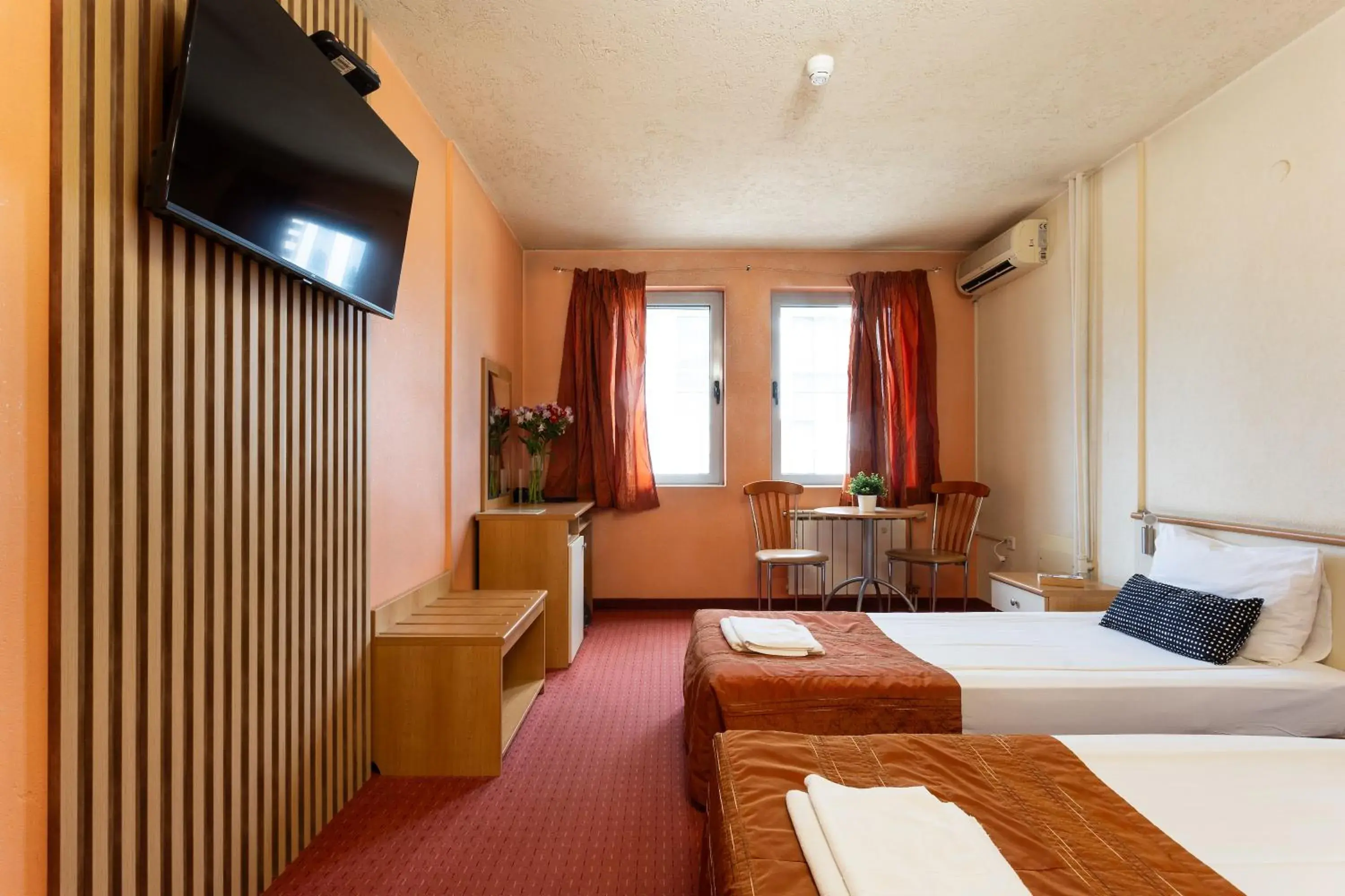 Twin Room in Hotel Brod - Free Parking Twin Room in Hotel Brod - Free Parking