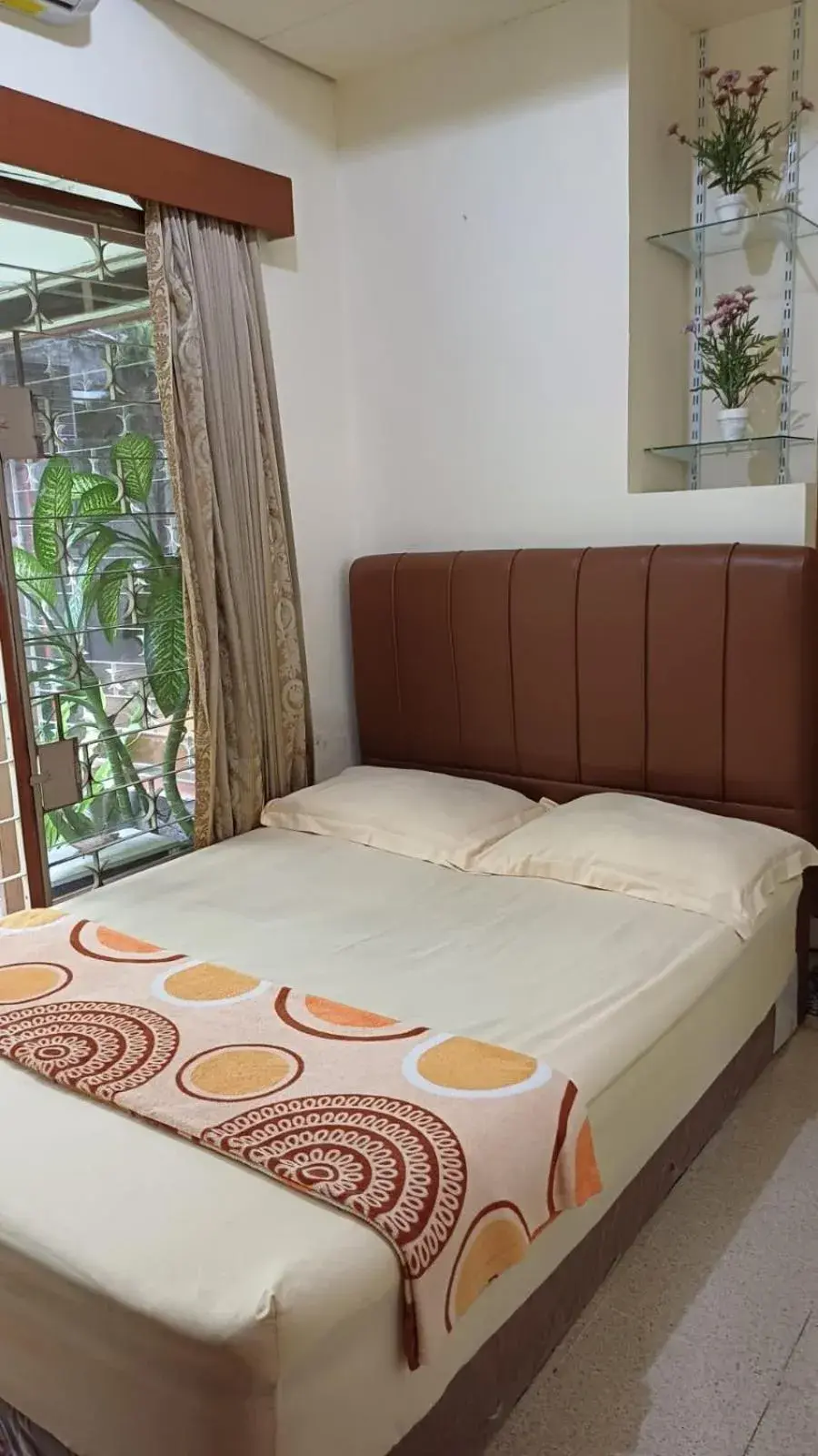 Double Room with Private Bathroom in GIO Guesthouse Bogor Double Room with Private Bathroom in GIO Guesthouse Bogor