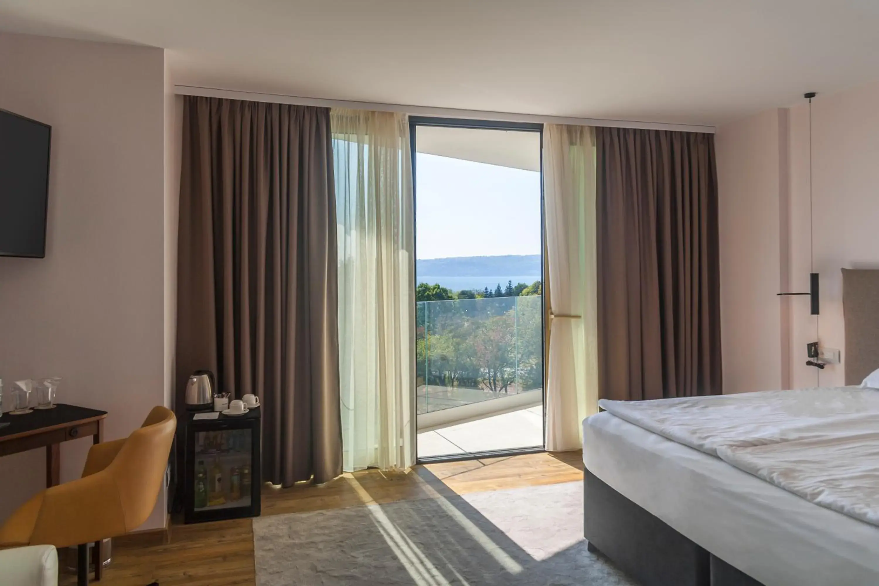 Deluxe Room with Balcony and Sea View in Amiral Hotel Deluxe Room with Balcony and Sea View in Amiral Hotel