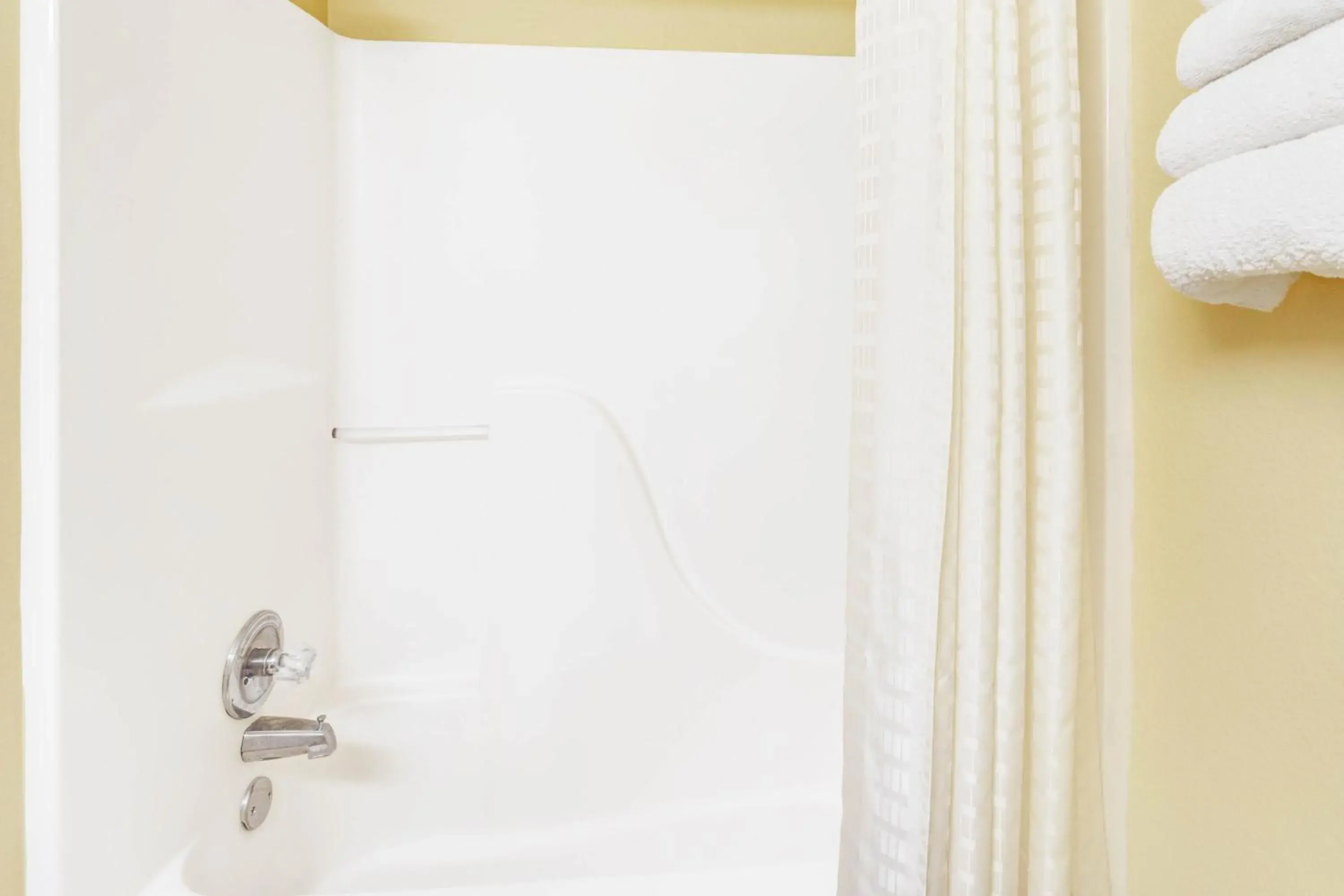 Queen Room - Non-Smoking in Super 8 by Wyndham McKinney/Plano Area Queen Room - Non-Smoking in Super 8 by Wyndham McKinney/Plano Area