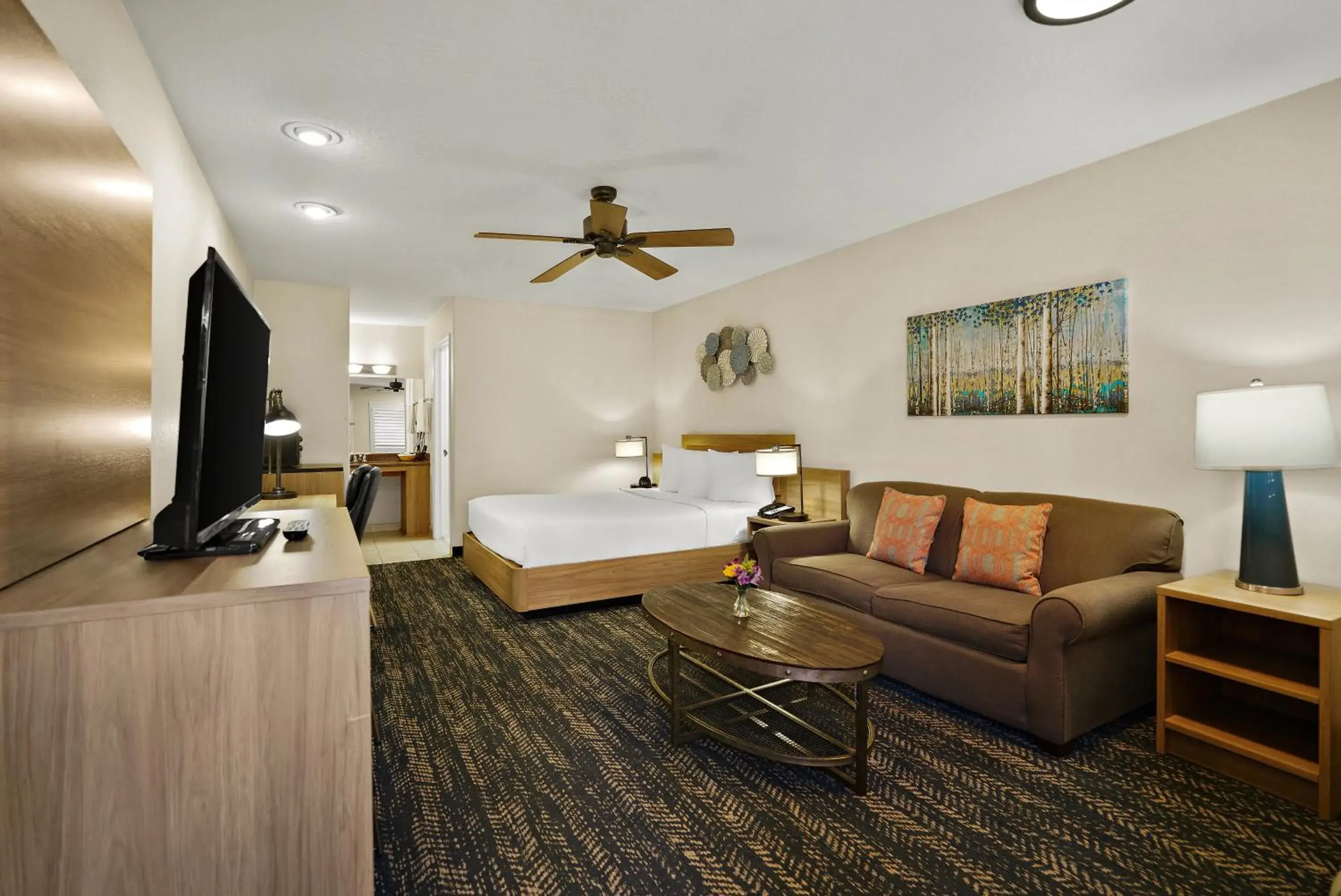 King Room- Non Smoking in La Fuente Inn & Suites King Room- Non Smoking in La Fuente Inn & Suites