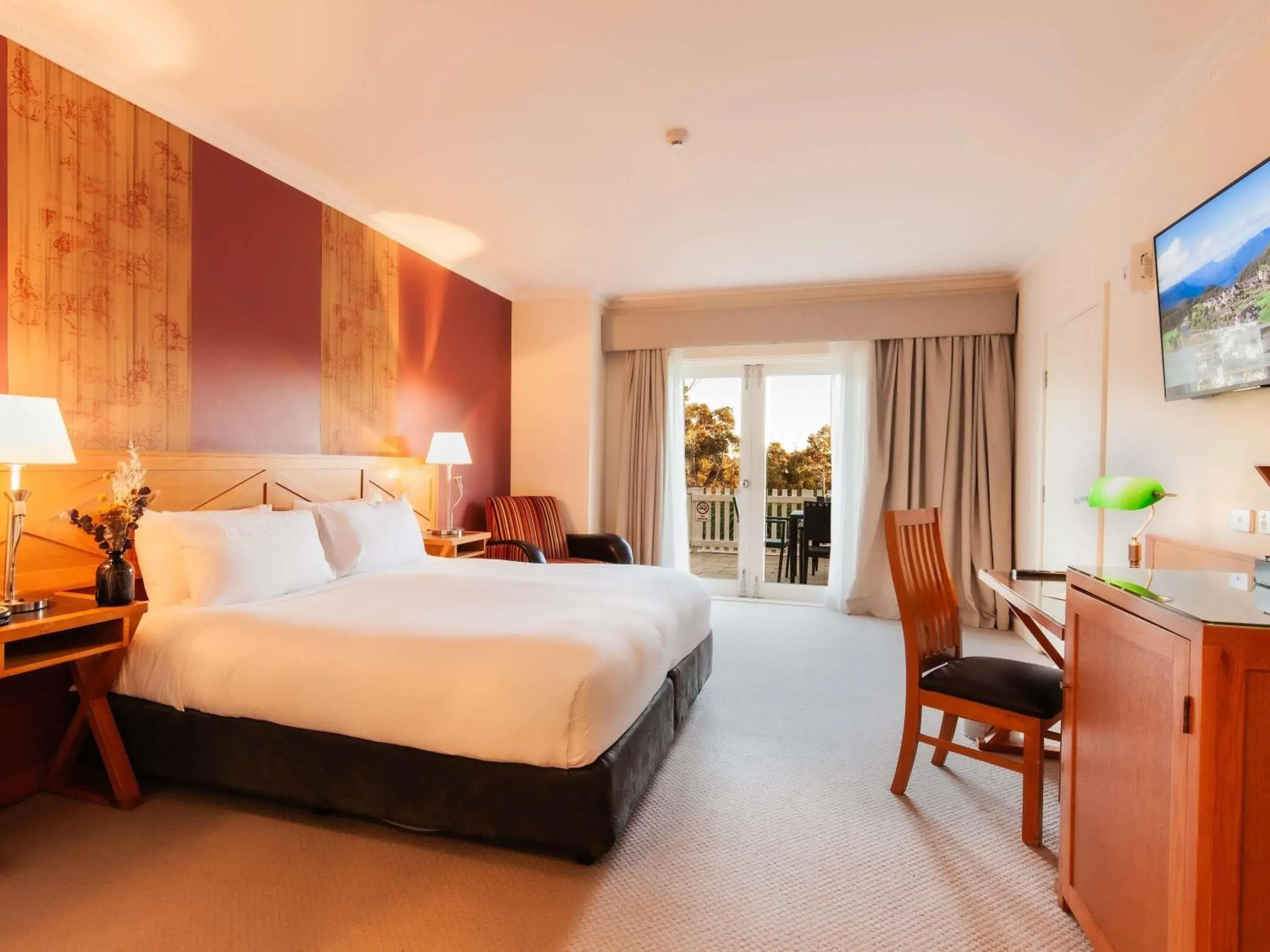 Superior Courtyard Room with King Bed in Fairmont Resort Blue Mountains MGallery Collection Superior Courtyard Room with King Bed in Fairmont Resort Blue Mountains MGallery Collection