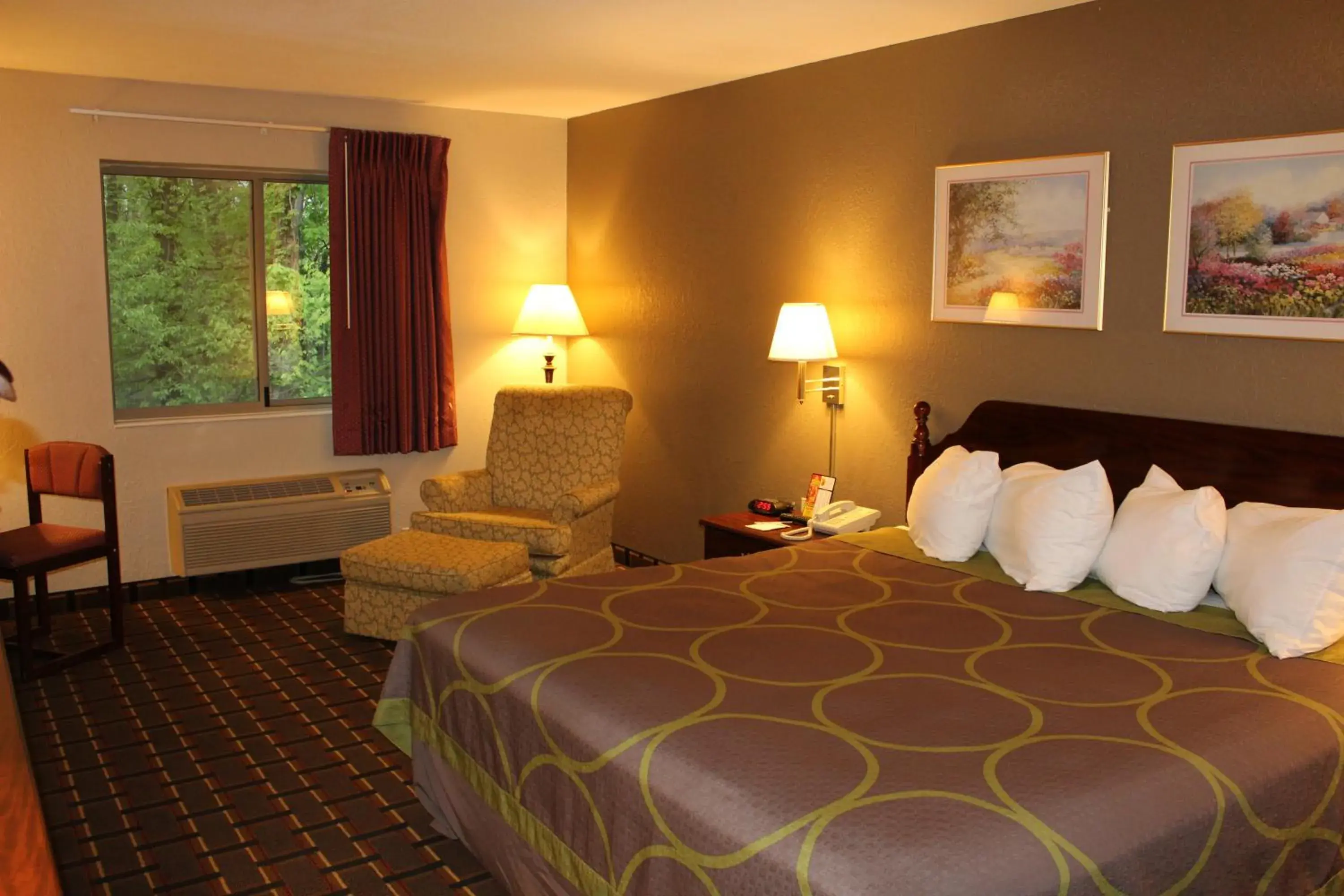 Queen Room - Mobility Access/Non-Smoking in Super 8 by Wyndham Valparaiso Queen Room - Mobility Access/Non-Smoking in Super 8 by Wyndham Valparaiso