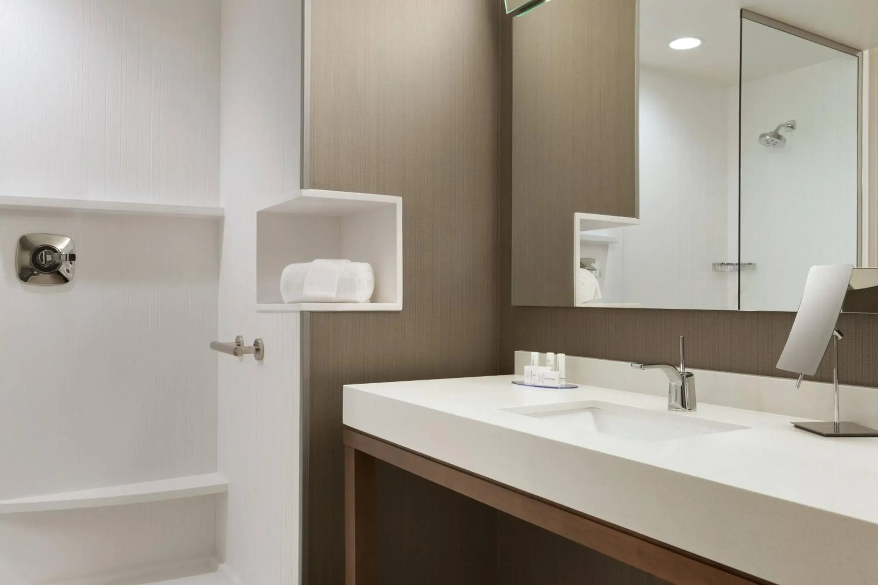 Queen Room with City View in Courtyard by Marriott St Paul Woodbury Queen Room with City View in Courtyard by Marriott St Paul Woodbury