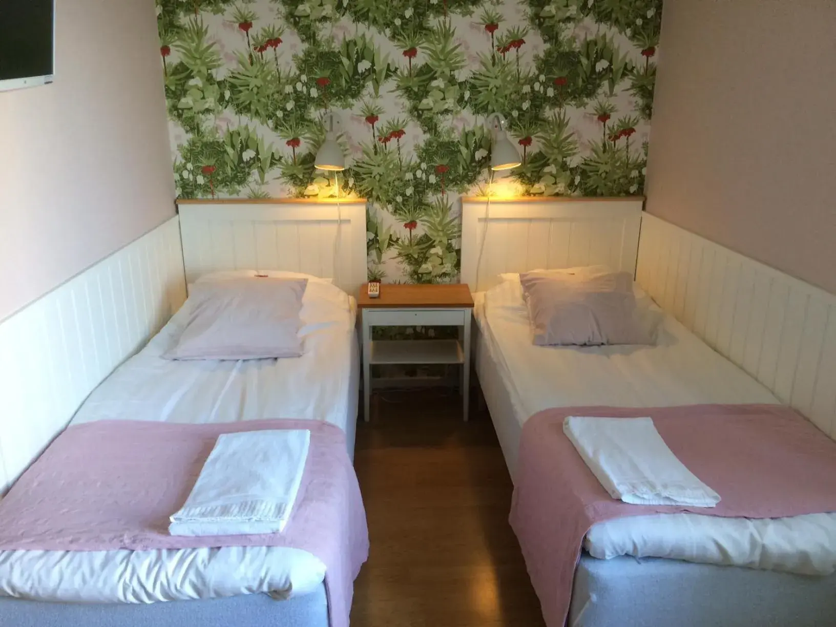 Family Room with Private Bathroom - single occupancy in Hotell Paradis Family Room with Private Bathroom - single occupancy in Hotell Paradis