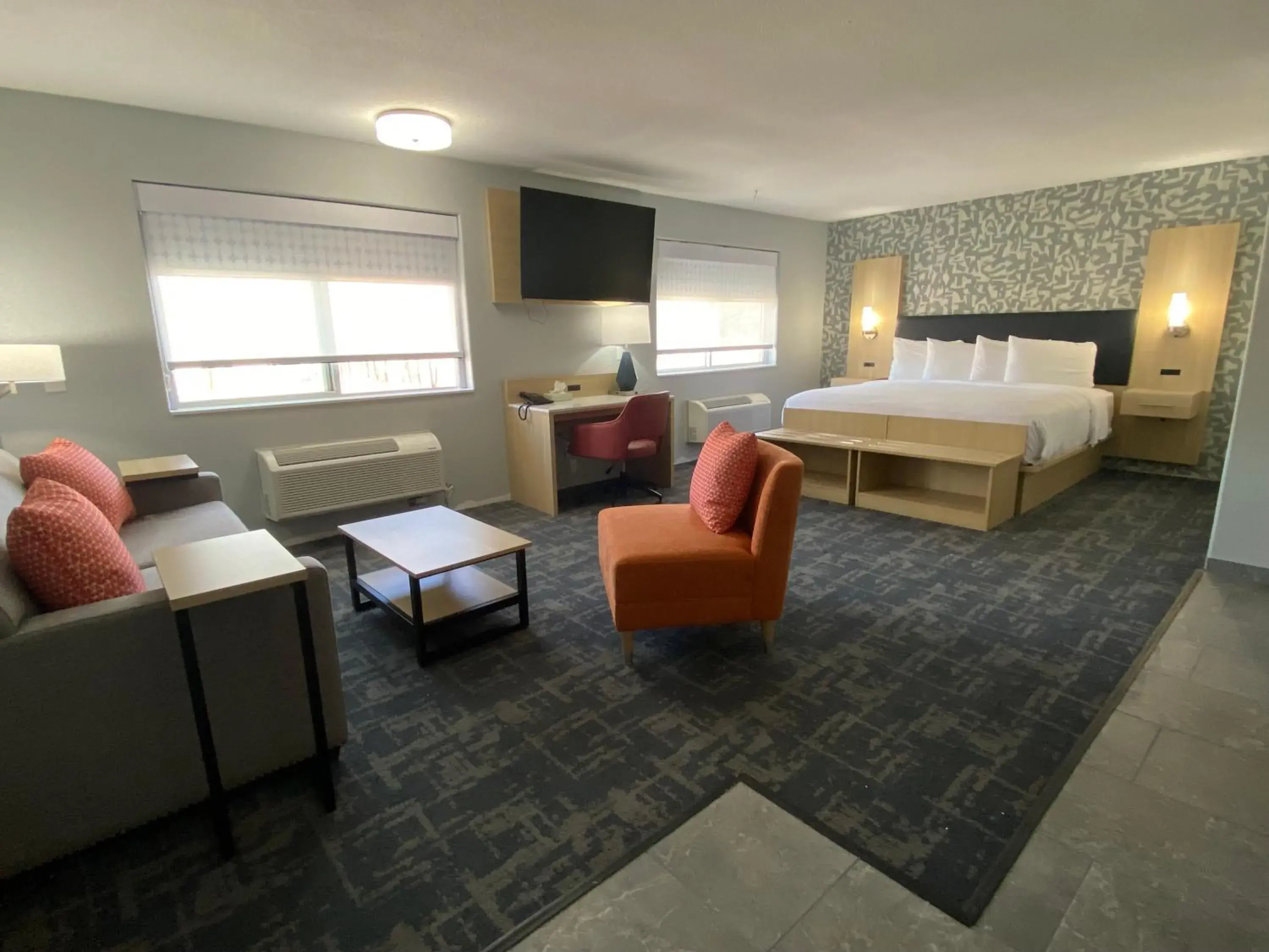 Deluxe King Suite in Stay Wise Inns of Montrose Deluxe King Suite in Stay Wise Inns of Montrose