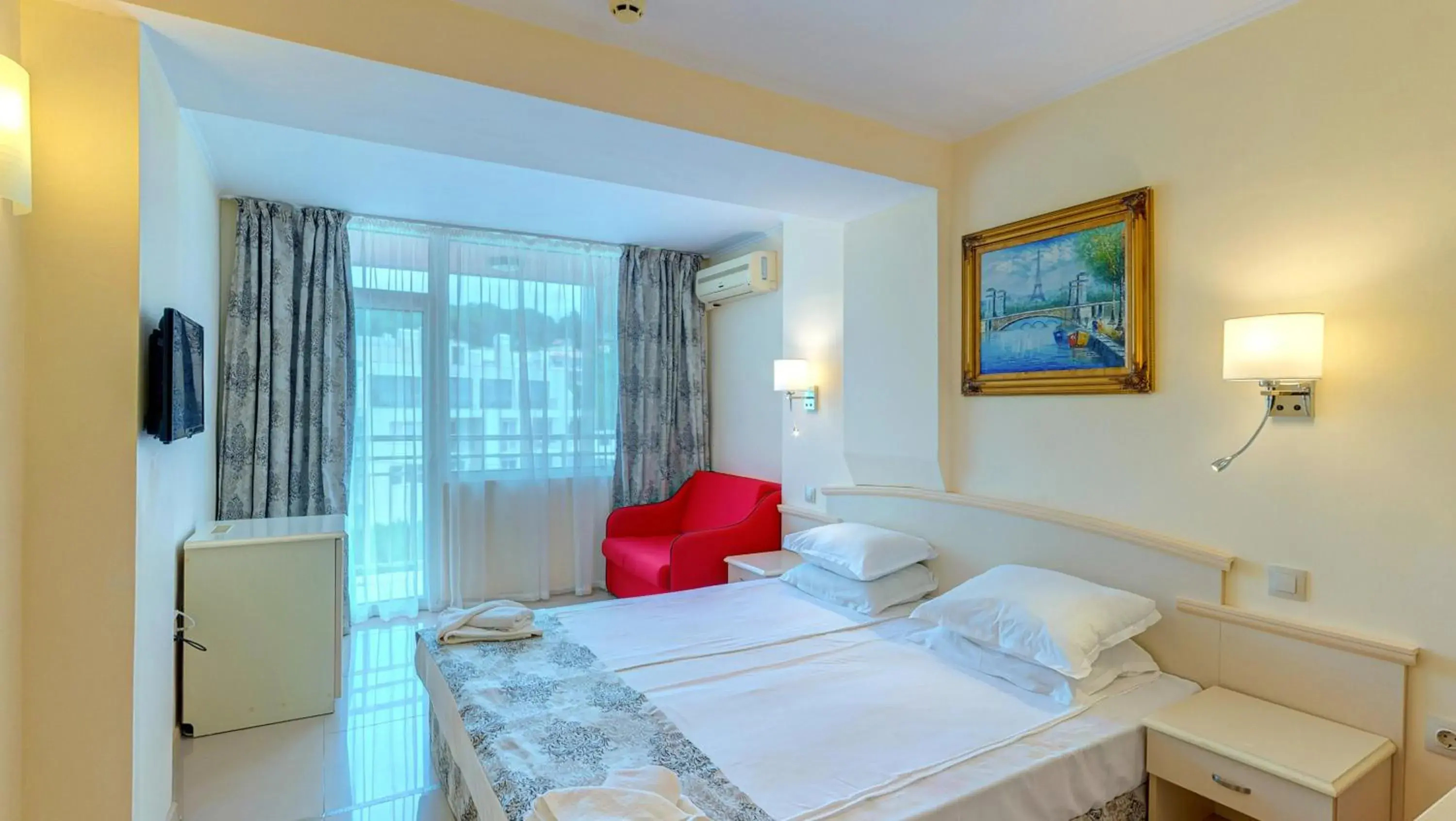 Double or Twin Room (2 Adults + 2 Children) with Free Parking in Detelina Hotel Double or Twin Room (2 Adults + 2 Children) with Free Parking in Detelina Hotel