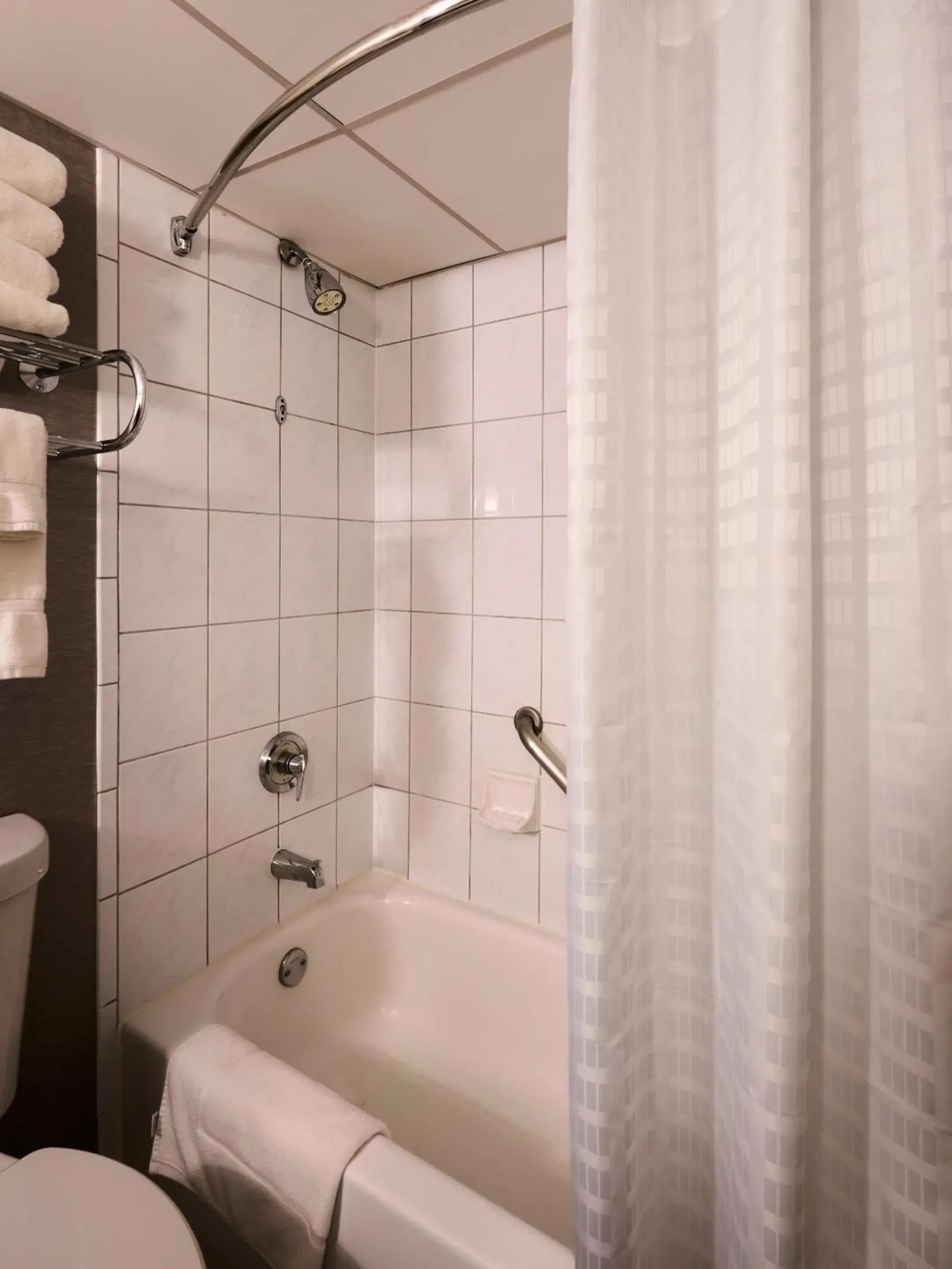 King Room - Disability Access in Radisson Hotel Hauppauge-Long Island King Room - Disability Access in Radisson Hotel Hauppauge-Long Island