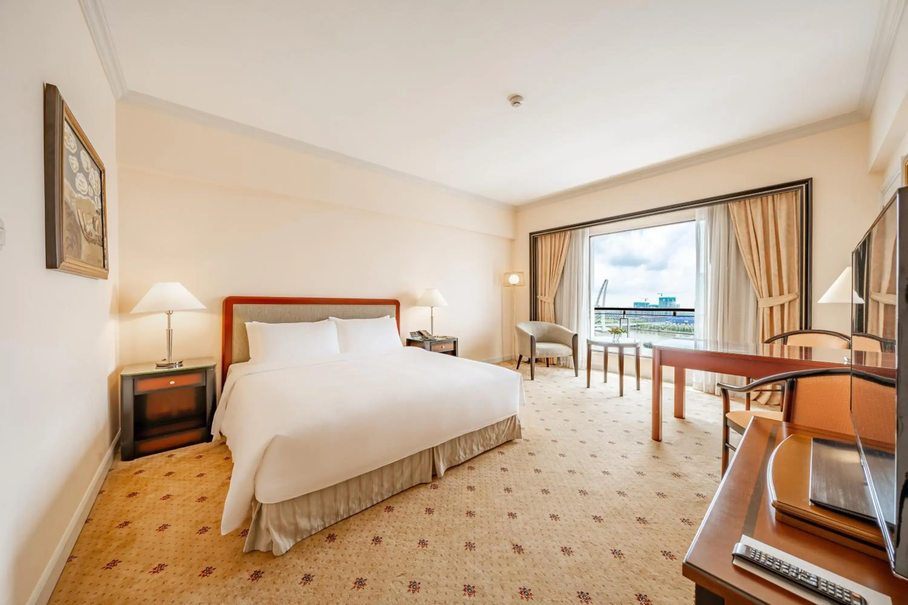 Deluxe King River View in Lotte Hotel Saigon Deluxe King River View in Lotte Hotel Saigon