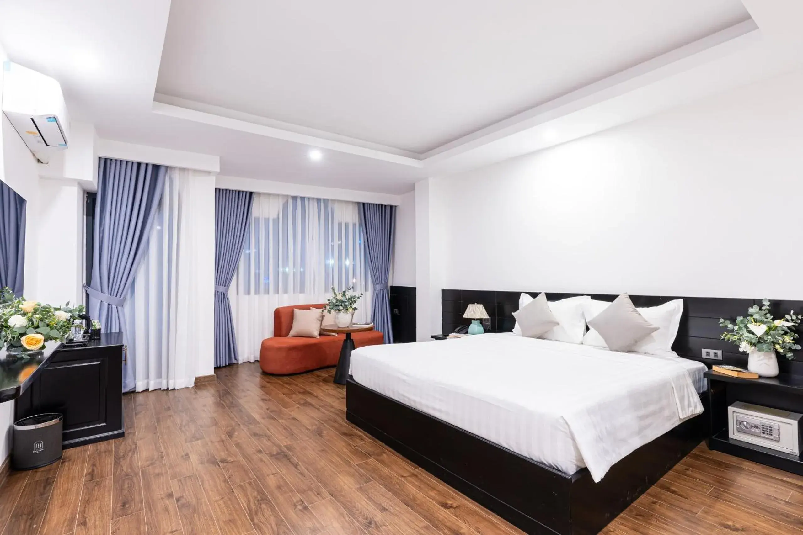 Suite with Balcony in Cosmo Park Hotel Suite with Balcony in Cosmo Park Hotel