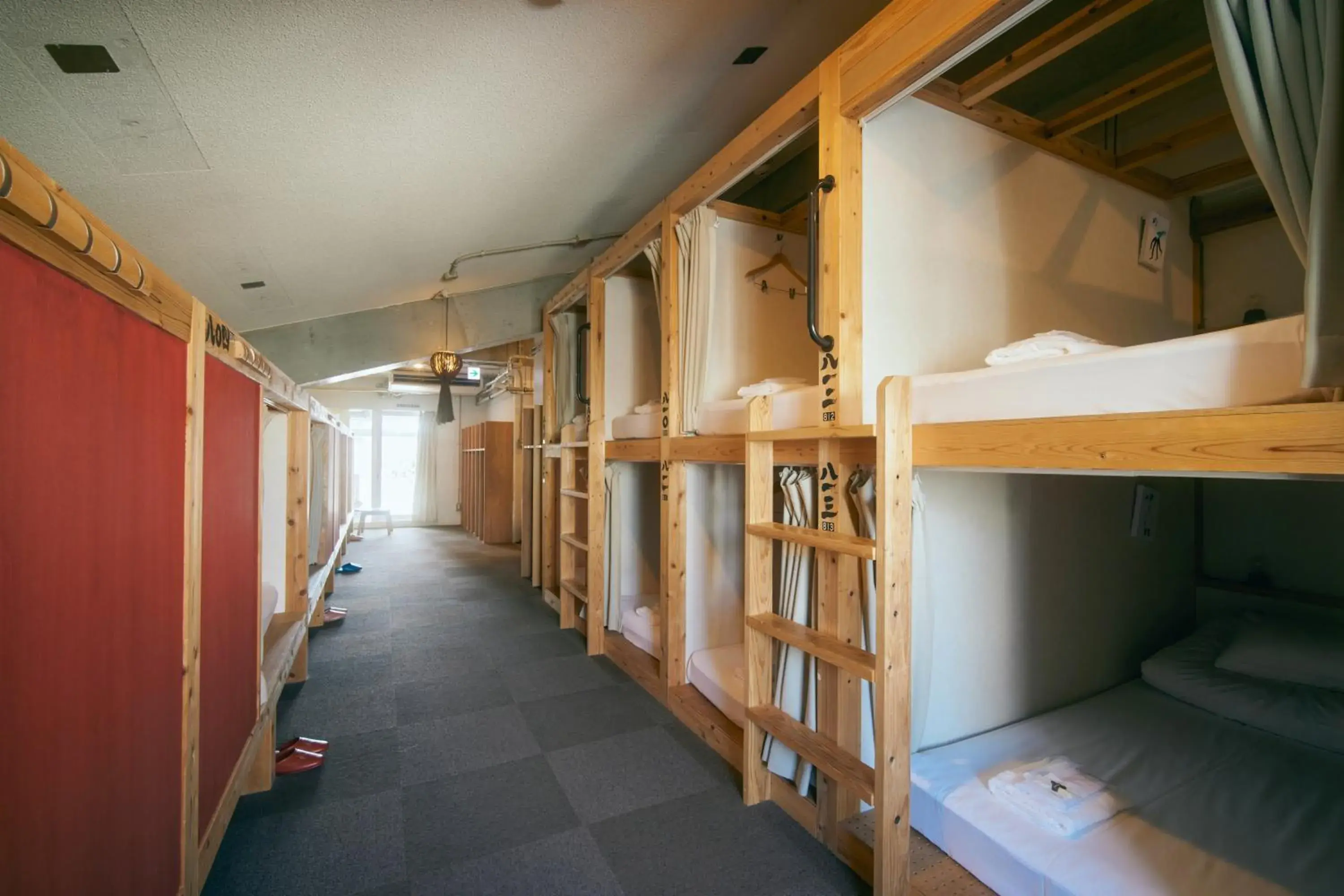 2 Bunk Beds in 13-Bed Female Dormitory Room in Common de - Hostel & Bar 2 Bunk Beds in 13-Bed Female Dormitory Room in Common de - Hostel & Bar