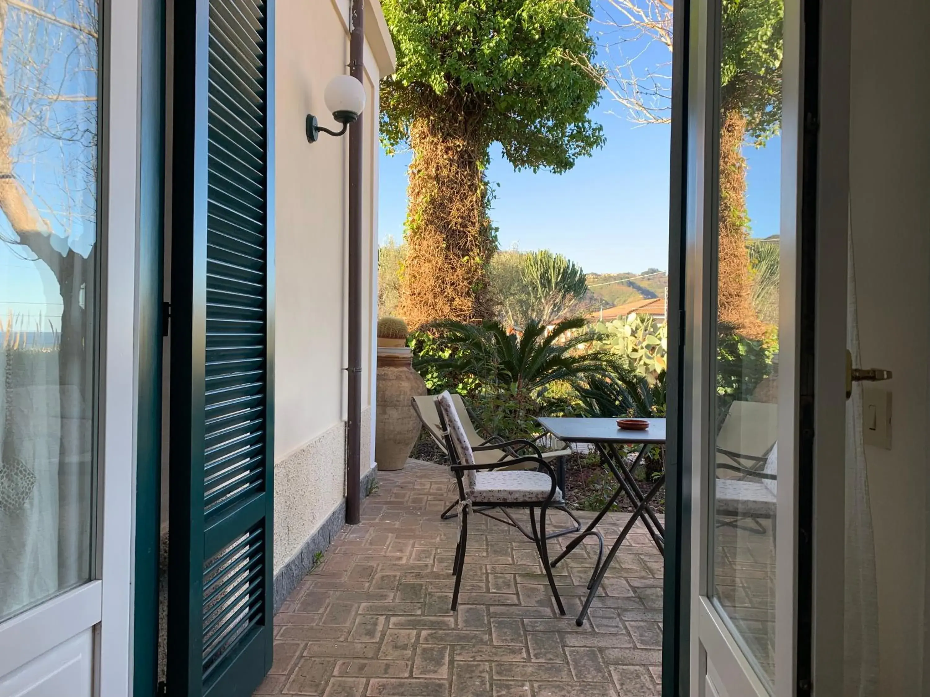 Superior Single Room with Patio and Sea View in Villino Eleonora Superior Single Room with Patio and Sea View in Villino Eleonora