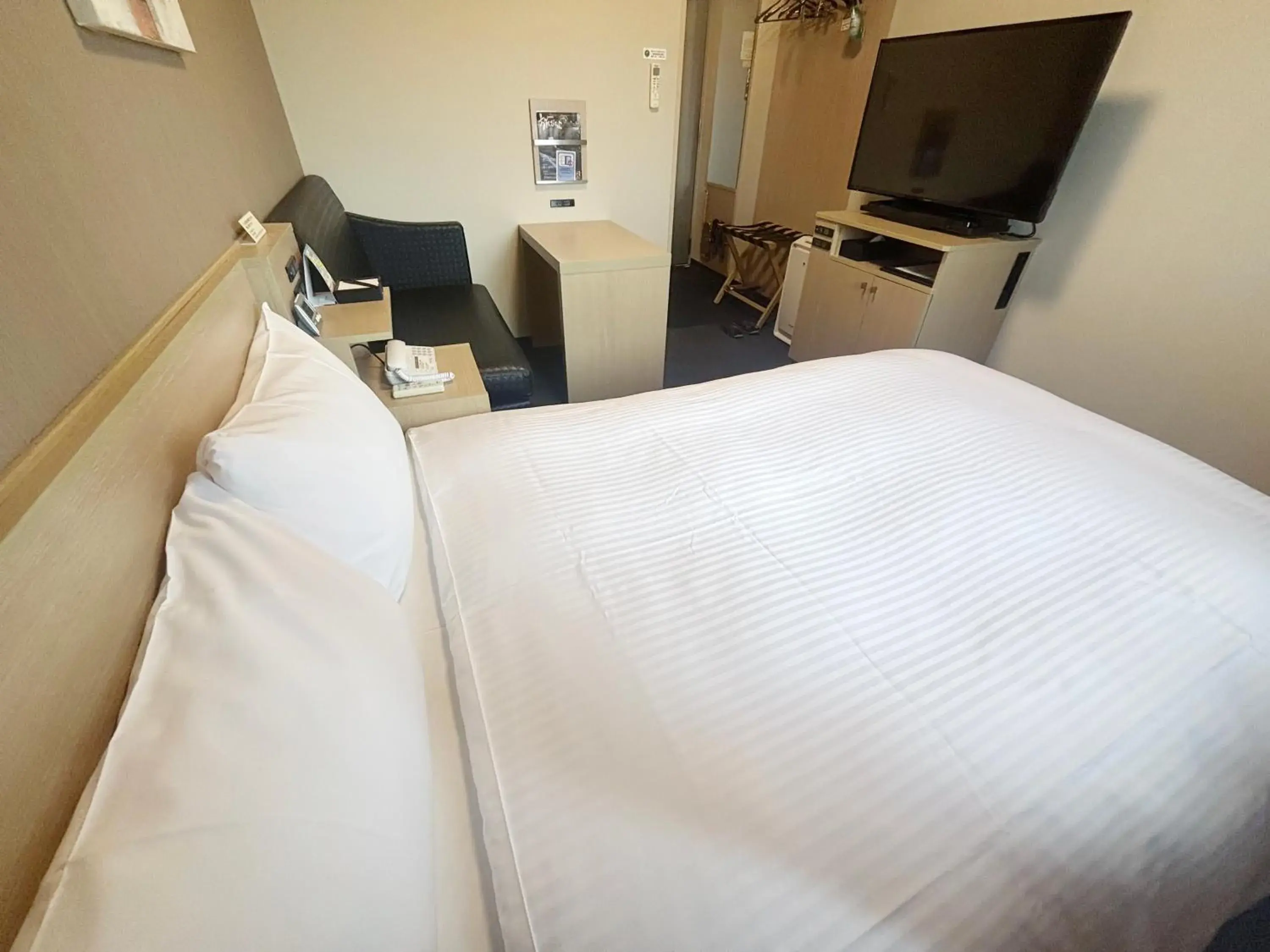 Double Room with Small Double Bed - single occupancy - Non-Smoking in Hotel Route-Inn Koka Minakuchi -Kokudo 1 gou- Double Room with Small Double Bed - single occupancy - Non-Smoking in Hotel Route-Inn Koka Minakuchi -Kokudo 1 gou-