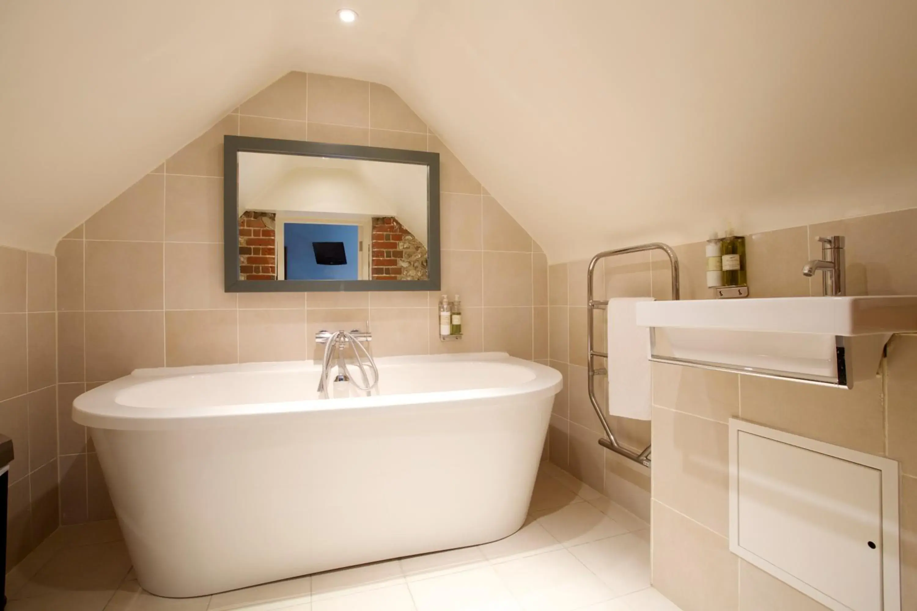 Comfort Room in The Woolpack Inn Comfort Room in The Woolpack Inn