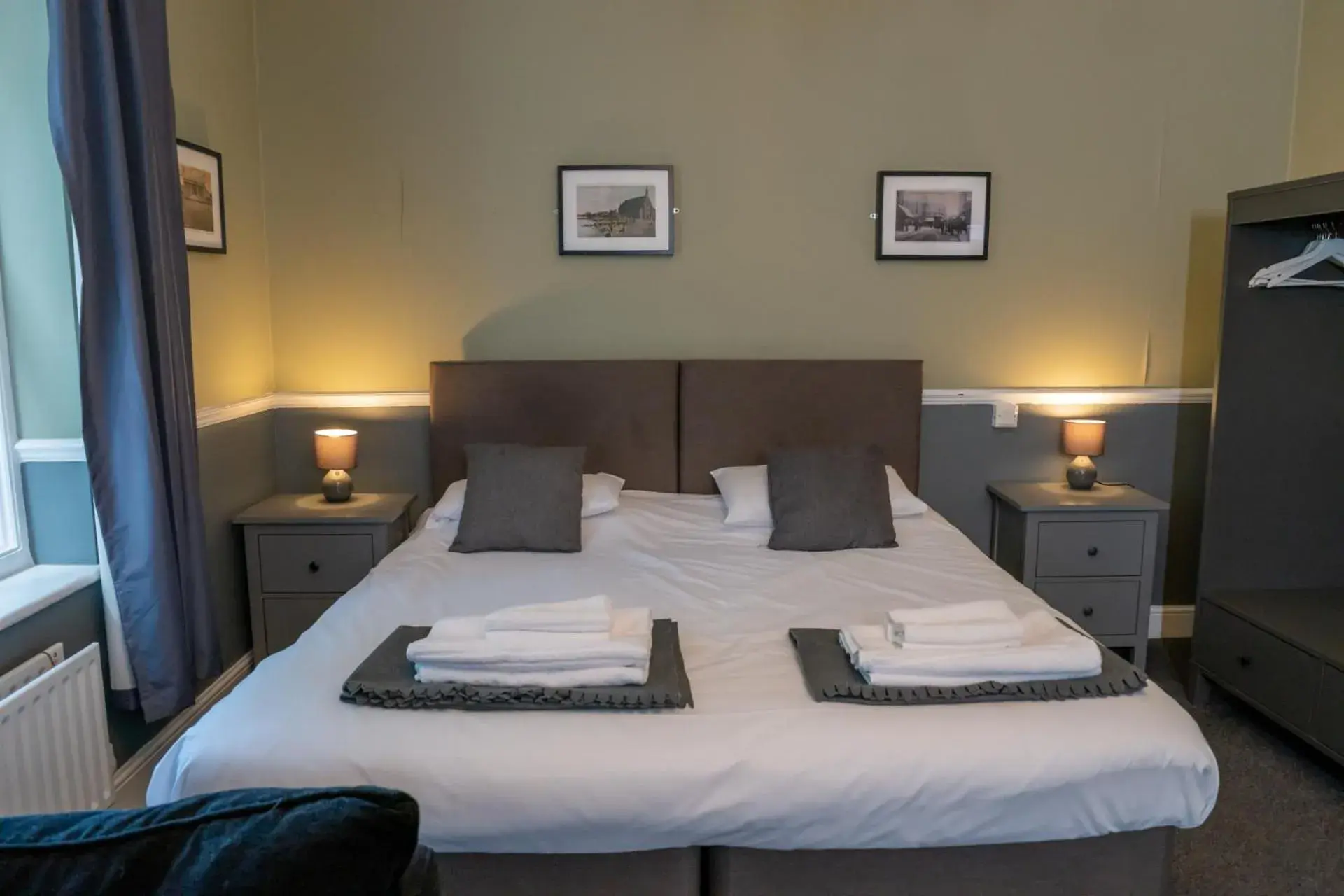 Double Room with Private Bathroom in The Shurland Hotel Gym Spa Double Room with Private Bathroom in The Shurland Hotel Gym Spa