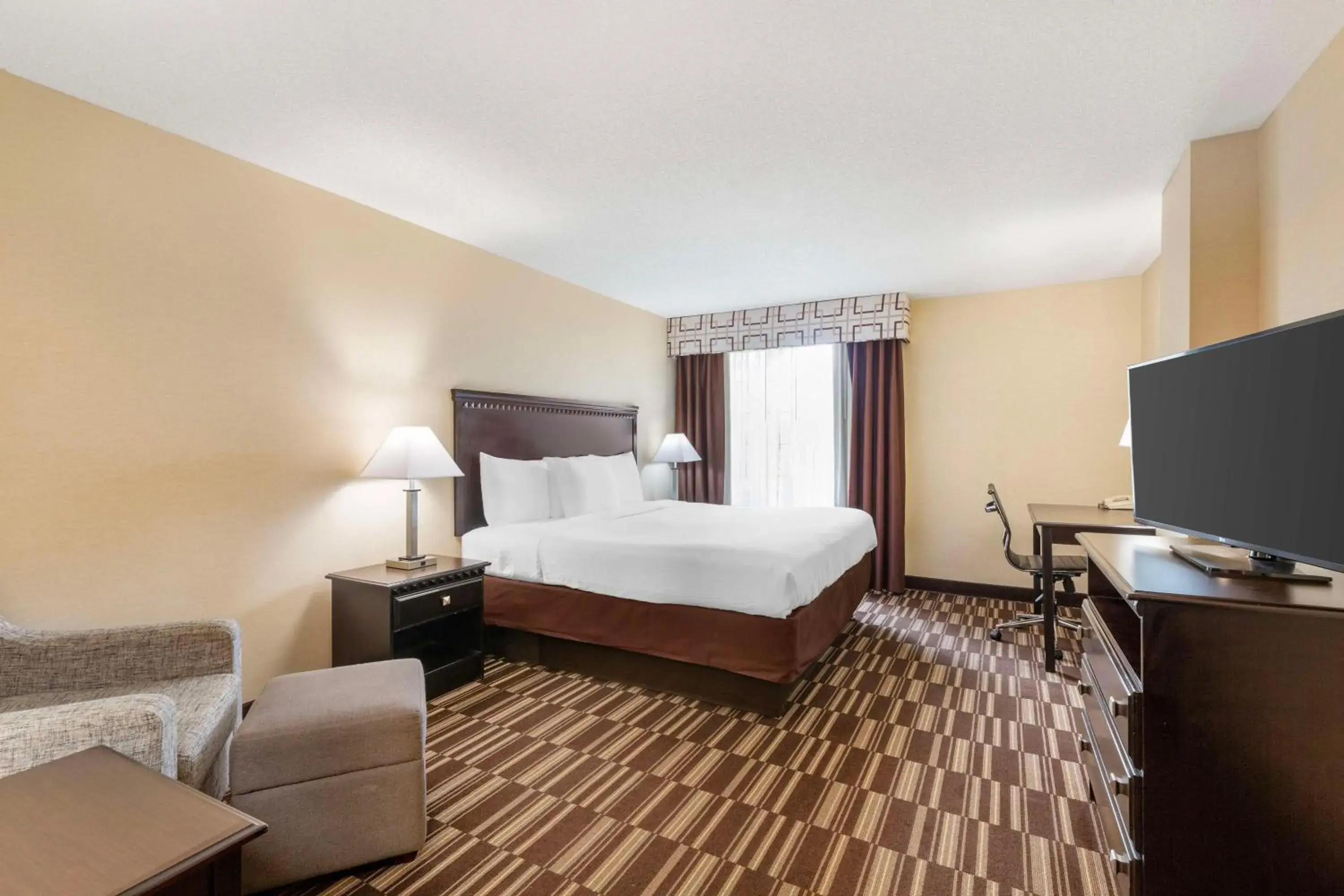 King Room - Non-Smoking in Best Western PLUS Victor Inn & Suites King Room - Non-Smoking in Best Western PLUS Victor Inn & Suites