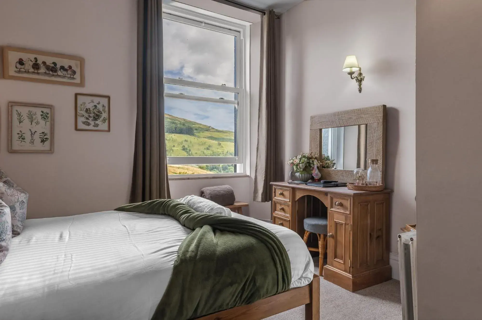 Double Room in The Mortal Man Inn Double Room in The Mortal Man Inn