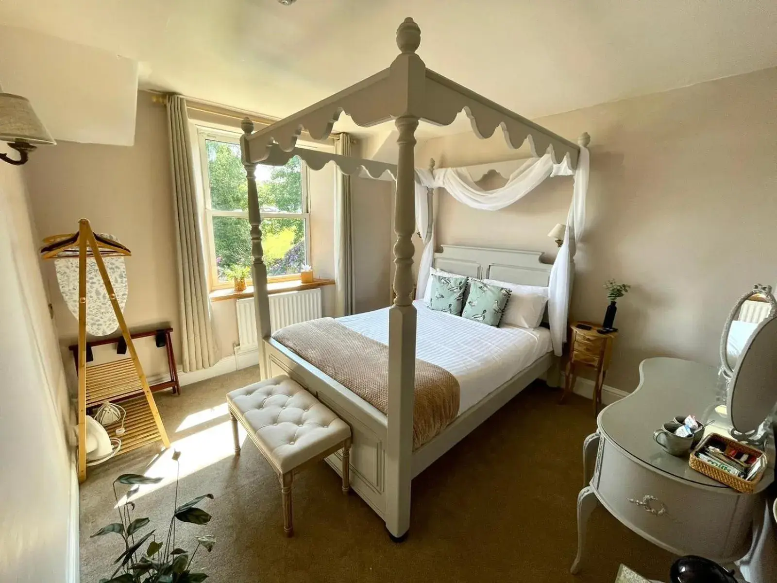 Superior Double Room in The Mortal Man Inn Superior Double Room in The Mortal Man Inn