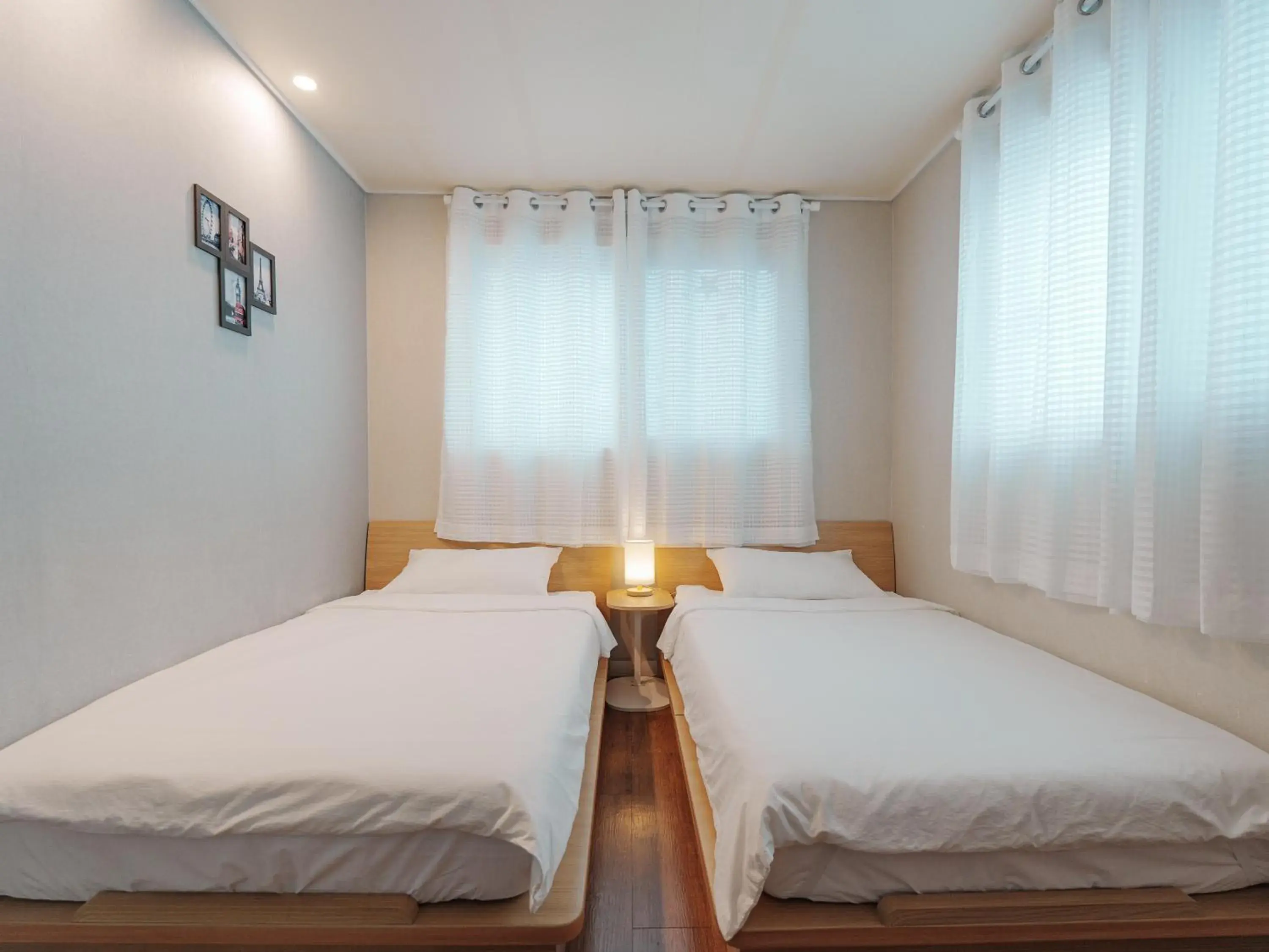 Twin Room with Private Bathroom in 인천공항 게스트하우스 레인부츠 Twin Room with Private Bathroom in 인천공항 게스트하우스 레인부츠