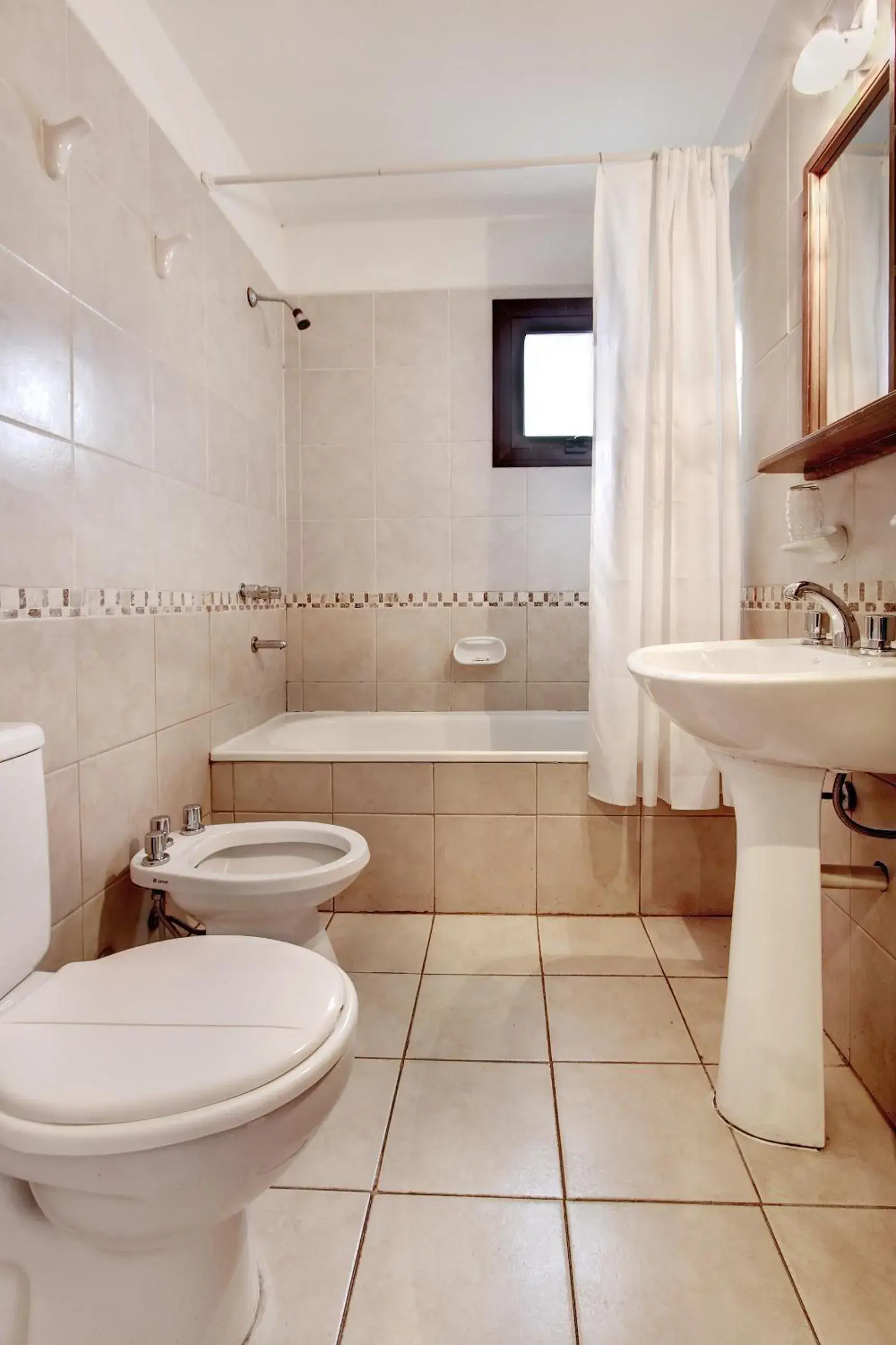 Standard Triple Room in Cambria Standard Triple Room in Cambria