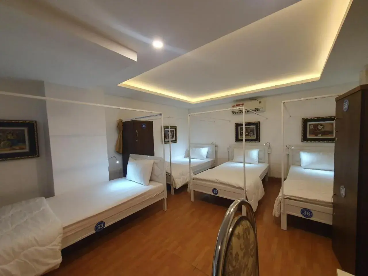 Single Bed in 6-Bed Dormitory Room in City Backpackers Hostel Single Bed in 6-Bed Dormitory Room in City Backpackers Hostel