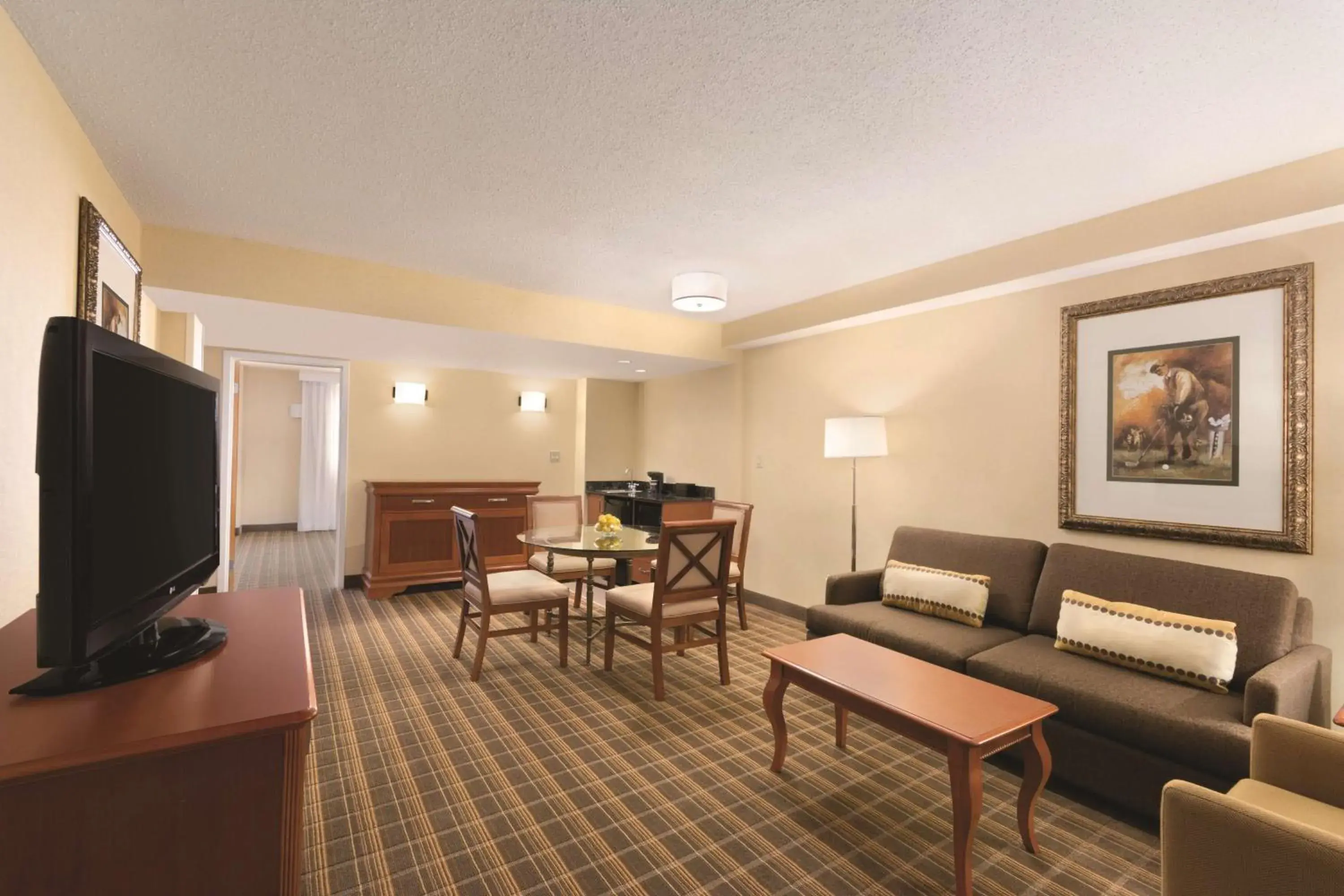 Executive King Room - Non-Smoking in Embassy Suites Greenville Golf Resort & Conference Center Executive King Room - Non-Smoking in Embassy Suites Greenville Golf Resort & Conference Center