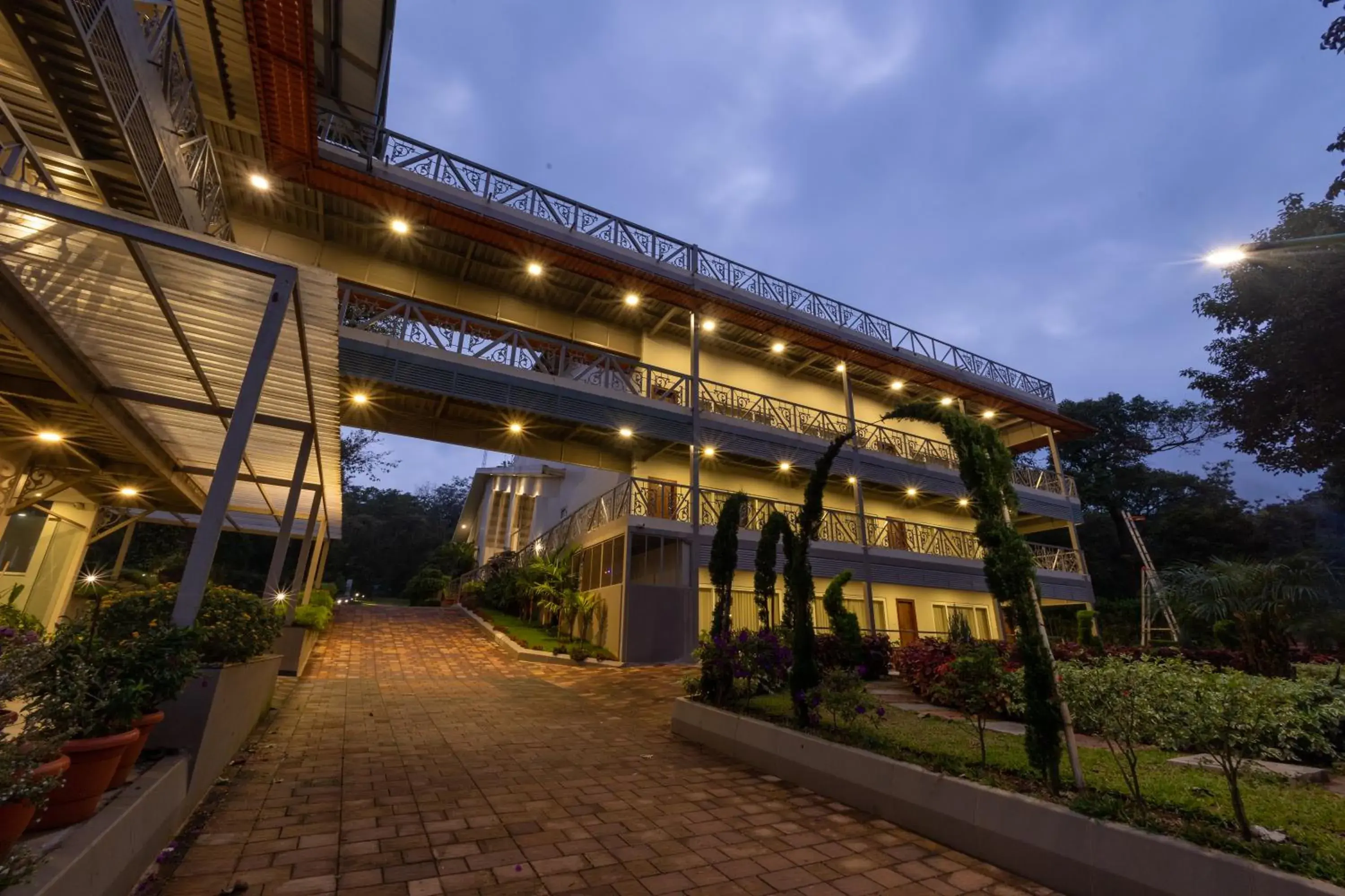 Junior Suite with Garden View in IBC Honeydew Exotica Resort Junior Suite with Garden View in IBC Honeydew Exotica Resort
