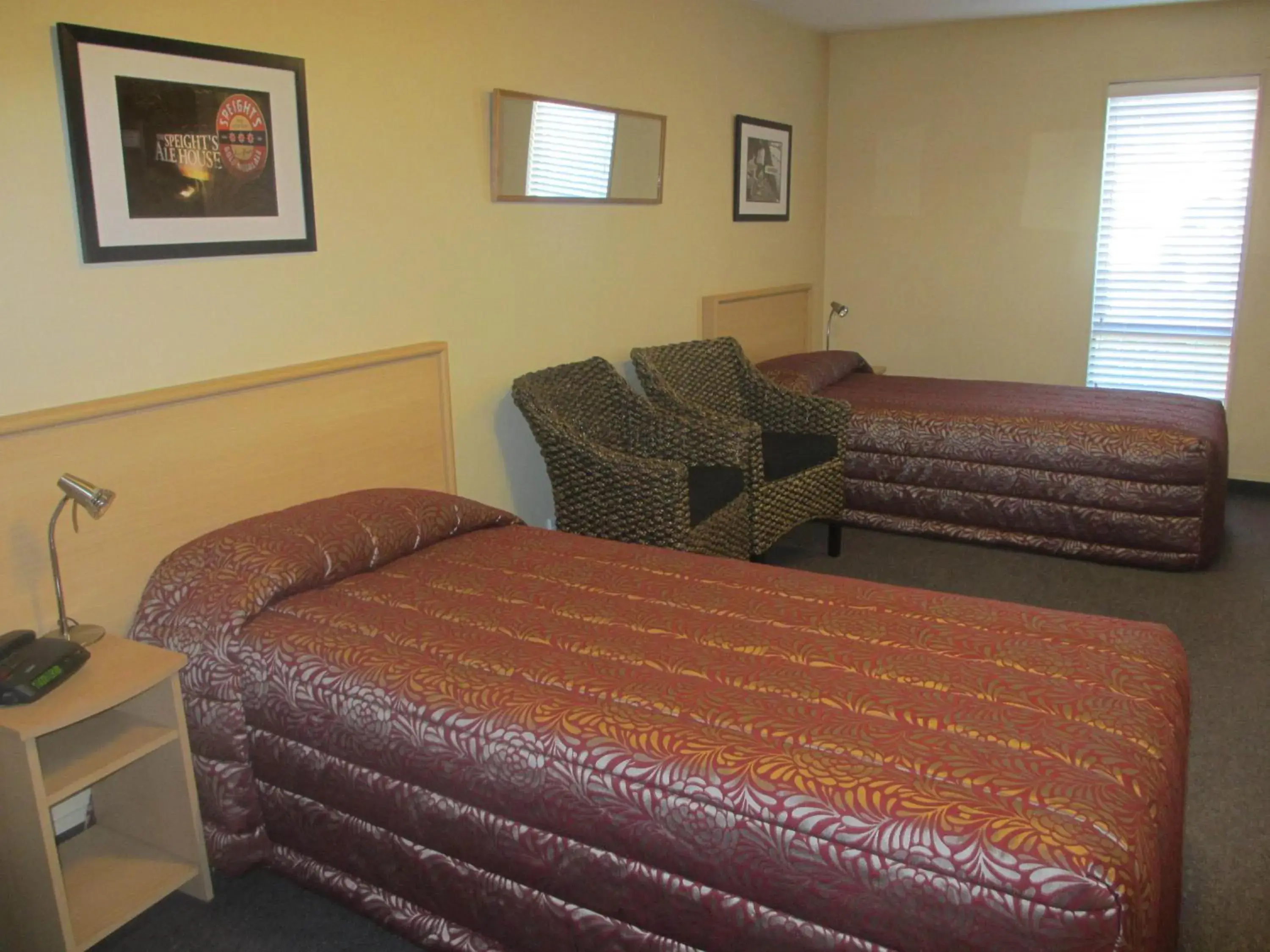 Twin Room in Alhambra Oaks Motor Lodge Twin Room in Alhambra Oaks Motor Lodge